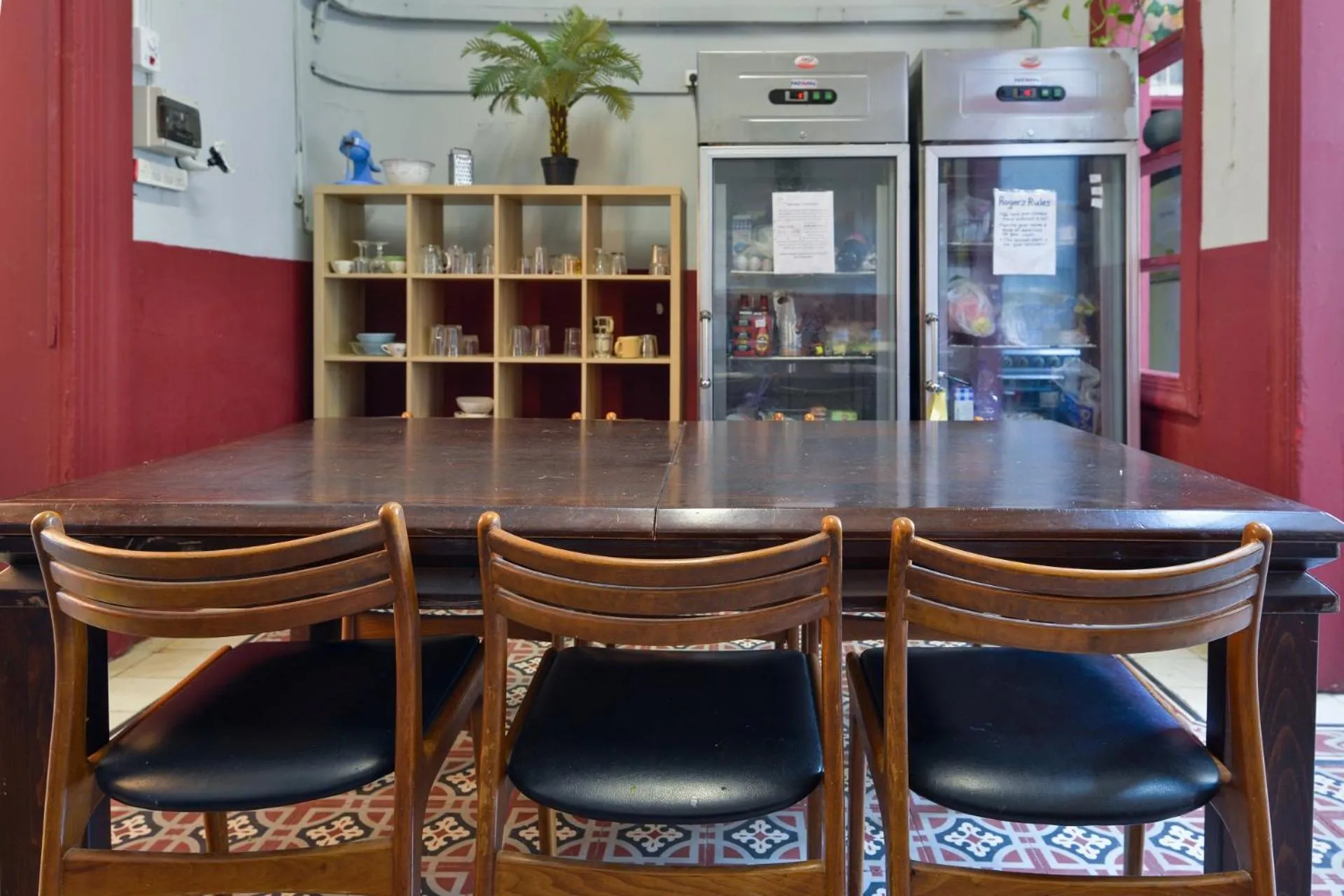 Communal kitchen in Roger's Hostel Tel Aviv (age 18-45)
