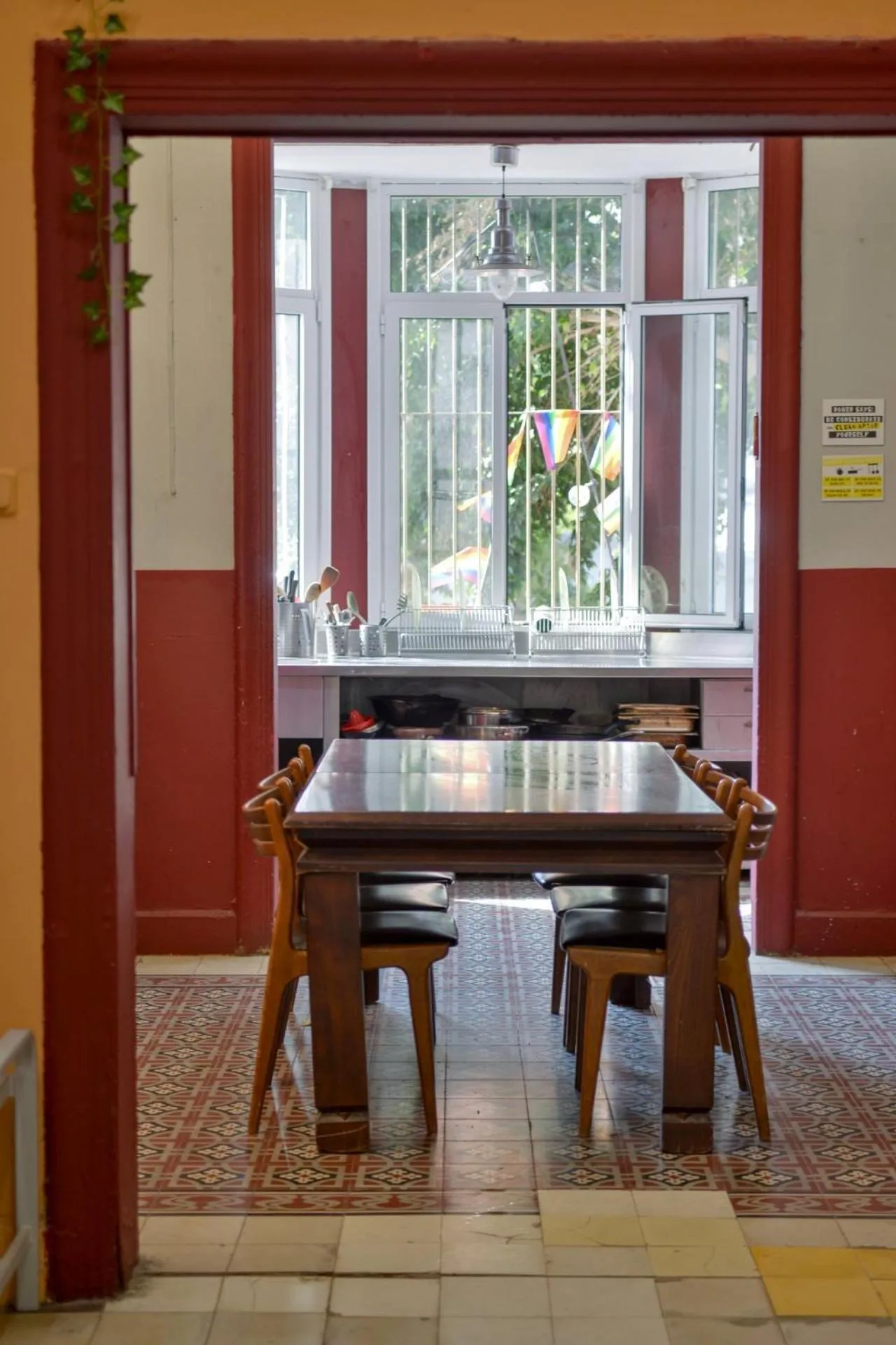 Roger's Hostel Tel Aviv (age 18-45)