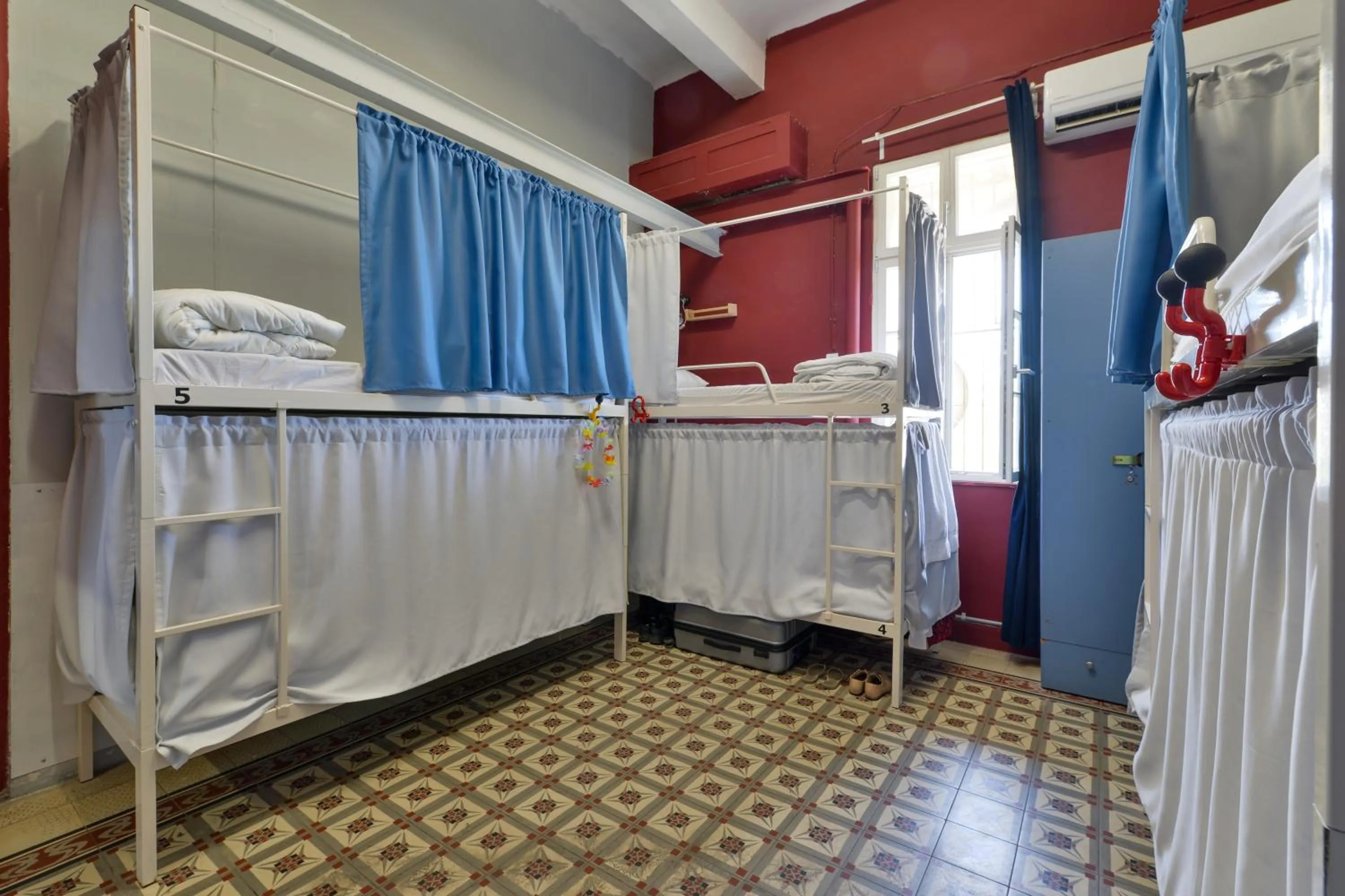 Bed in Roger's Hostel Tel Aviv (age 18-45)