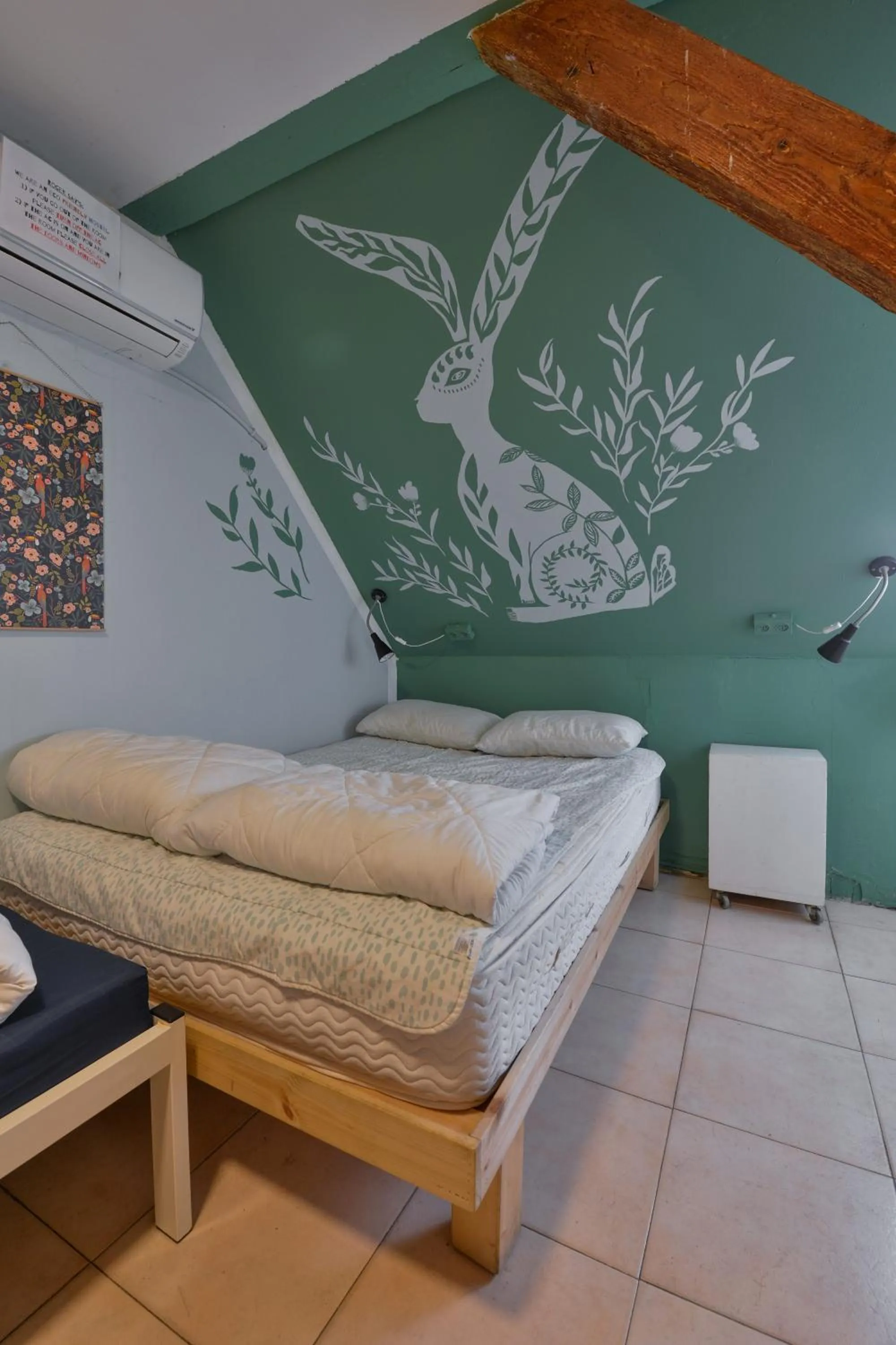 Bed in Roger's Hostel Tel Aviv (age 18-45)