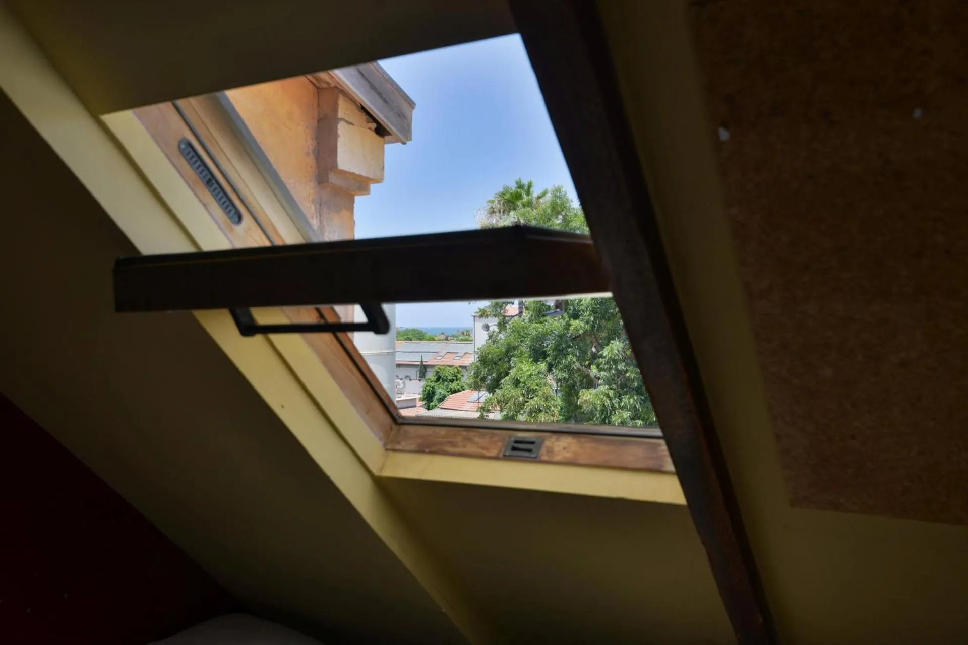 Roger's Hostel Tel Aviv (age 18-45)