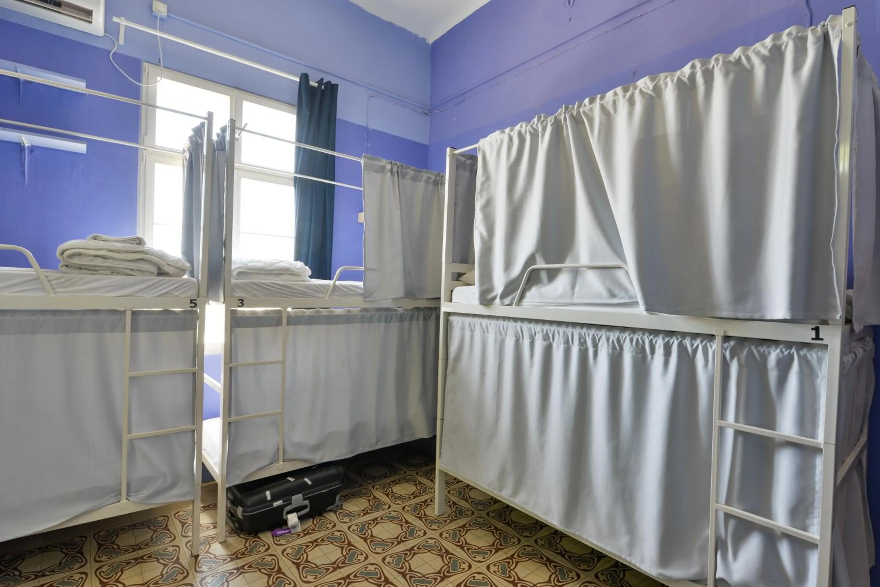 Roger's Hostel Tel Aviv (age 18-45)