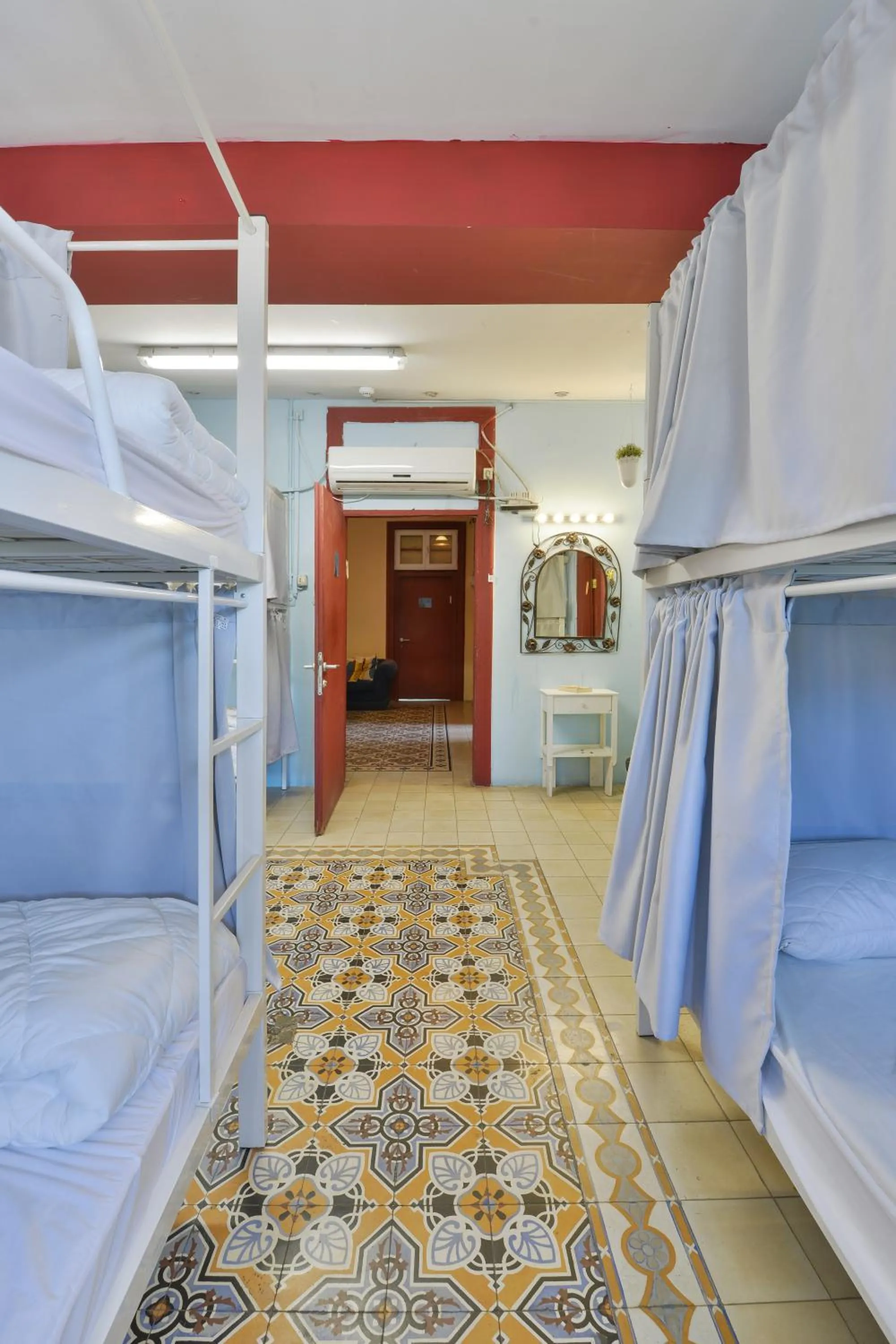 Bed in Roger's Hostel Tel Aviv (age 18-45)
