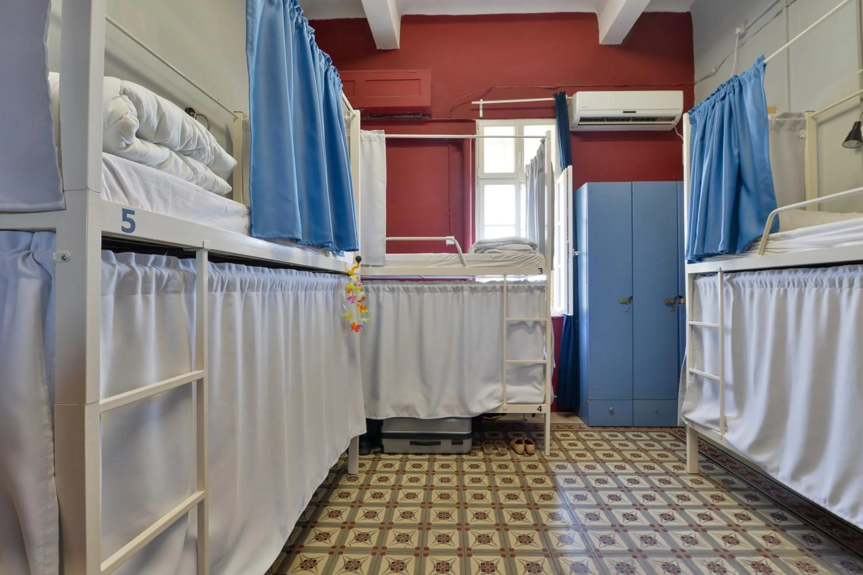 Roger's Hostel Tel Aviv (age 18-45)