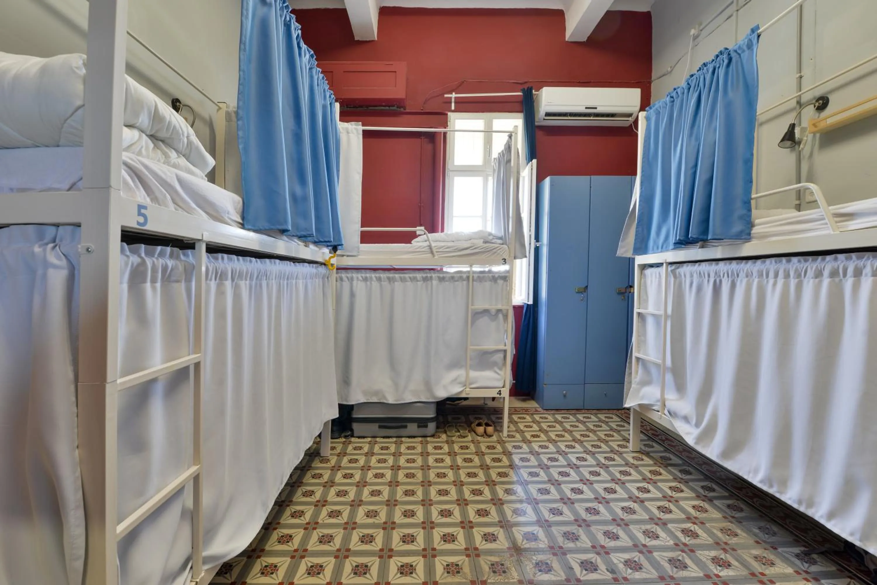 Bed in Roger's Hostel Tel Aviv (age 18-45)