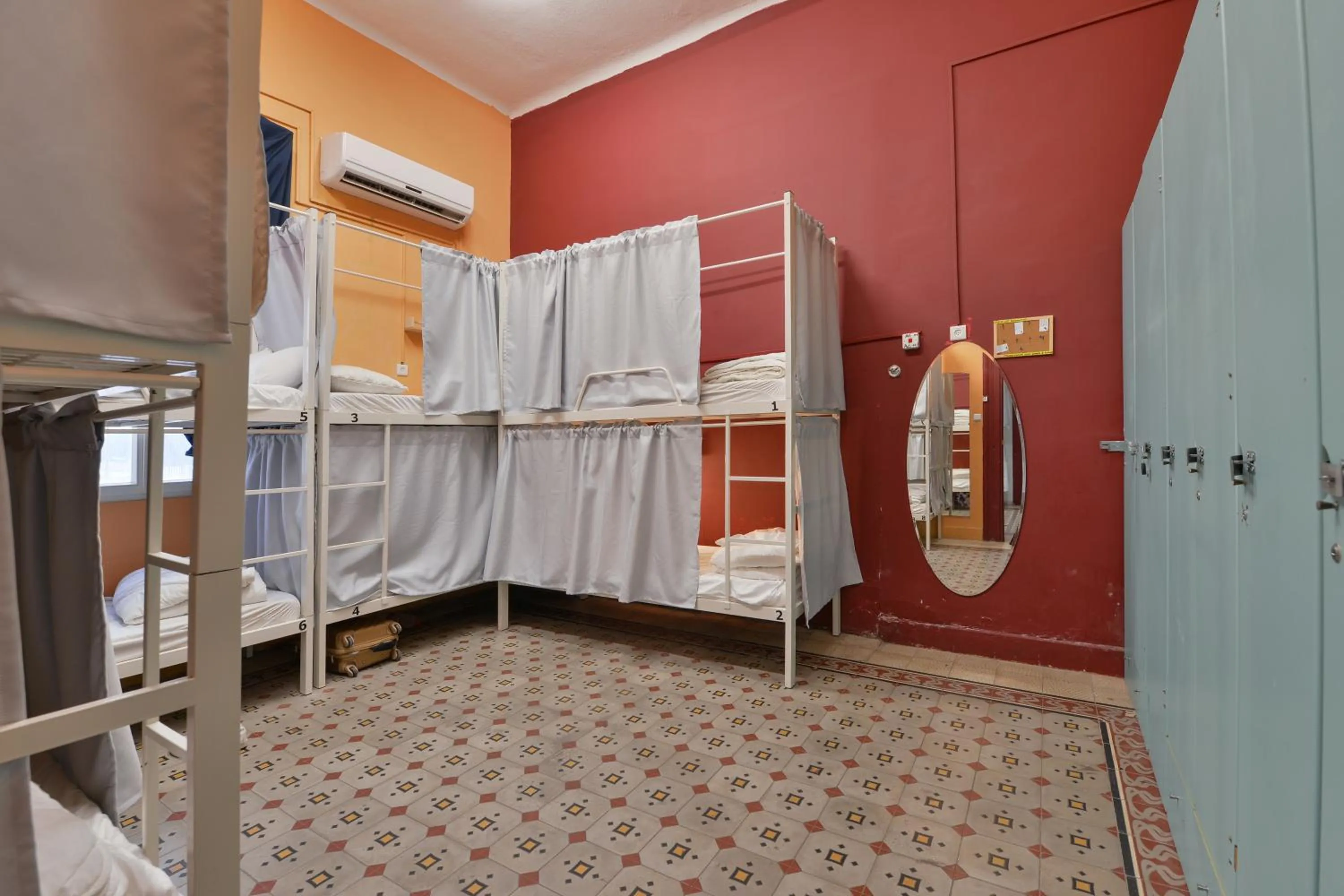 Bed in Roger's Hostel Tel Aviv (age 18-45)