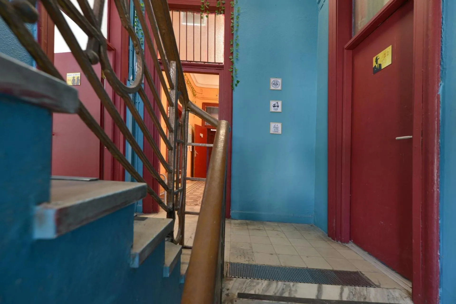 Roger's Hostel Tel Aviv (age 18-45)