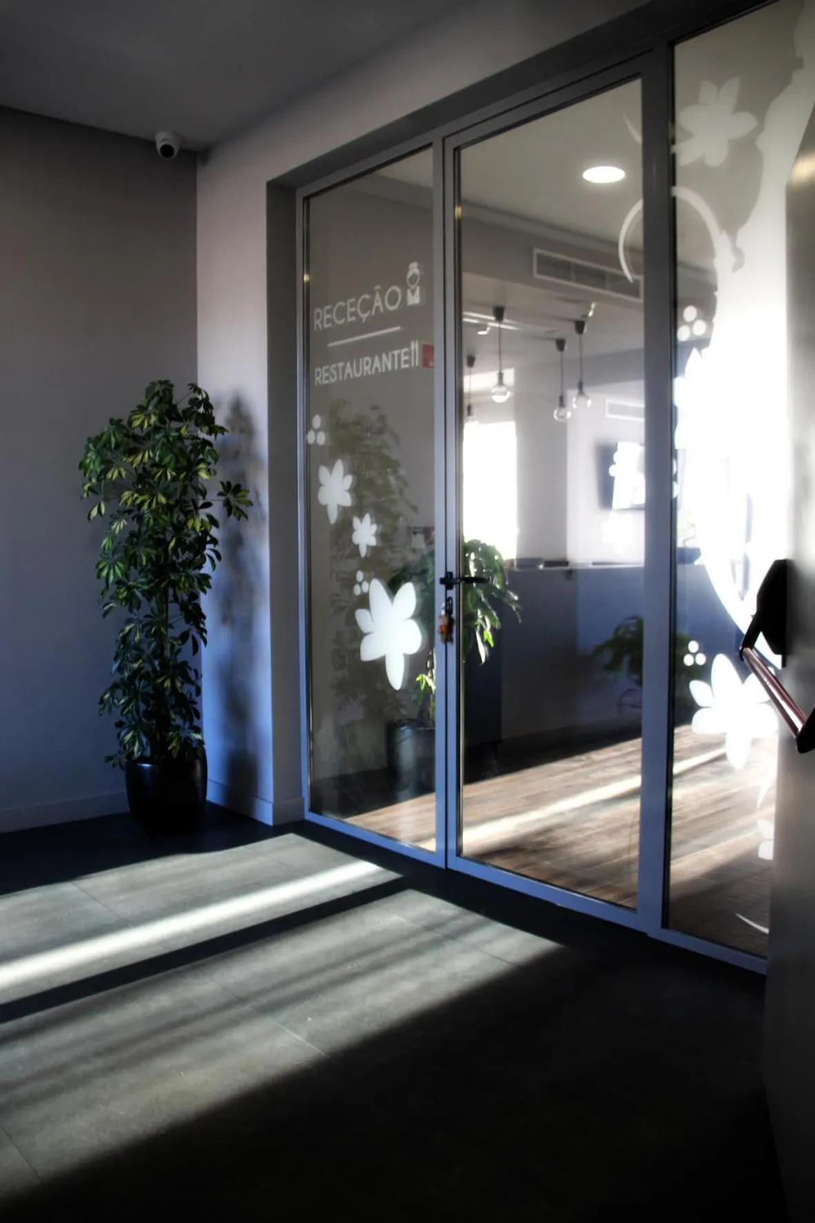 Restaurant/places to eat, Bed in Basto Vila Hotel