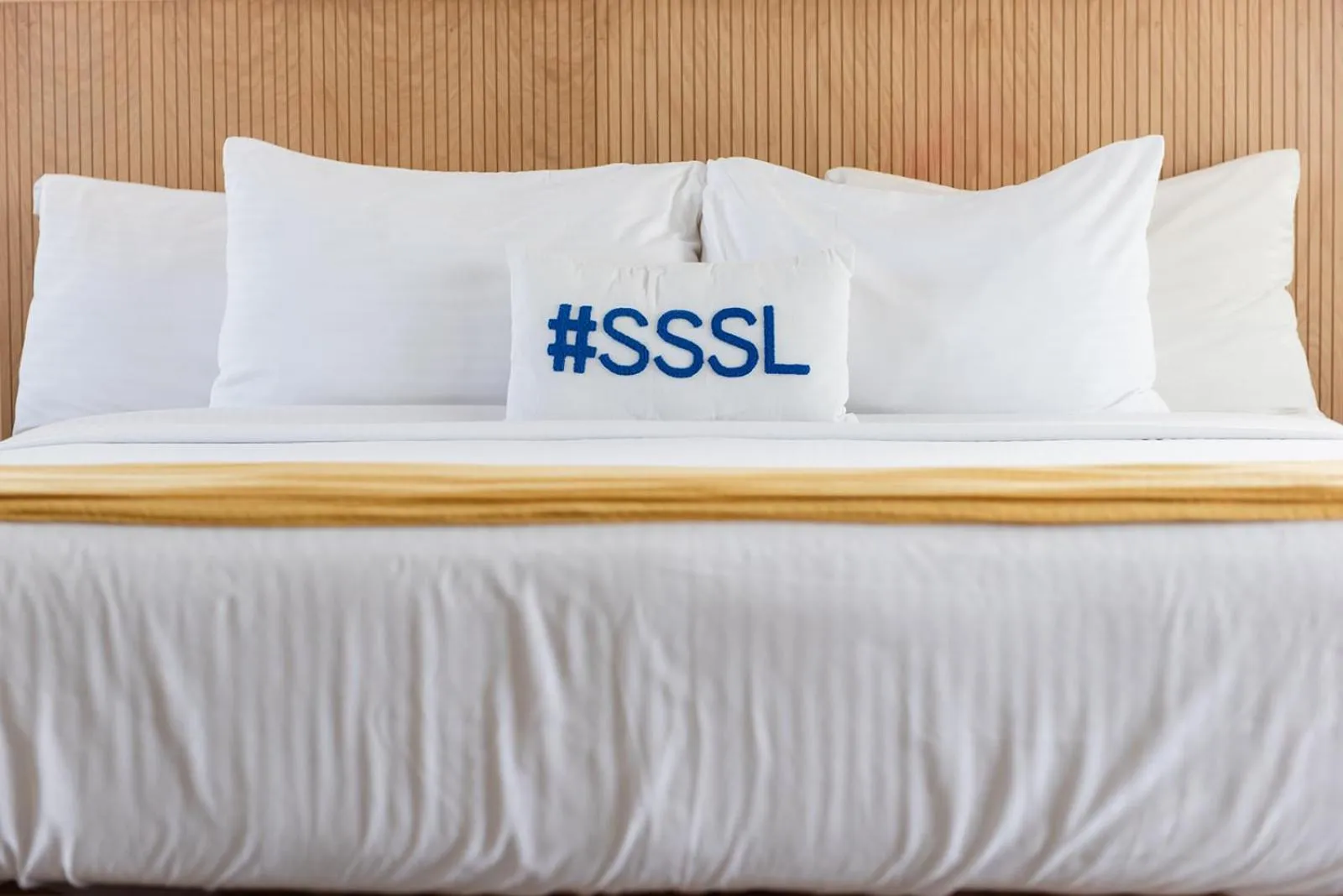 Bed in Seaspray Surf Lodge