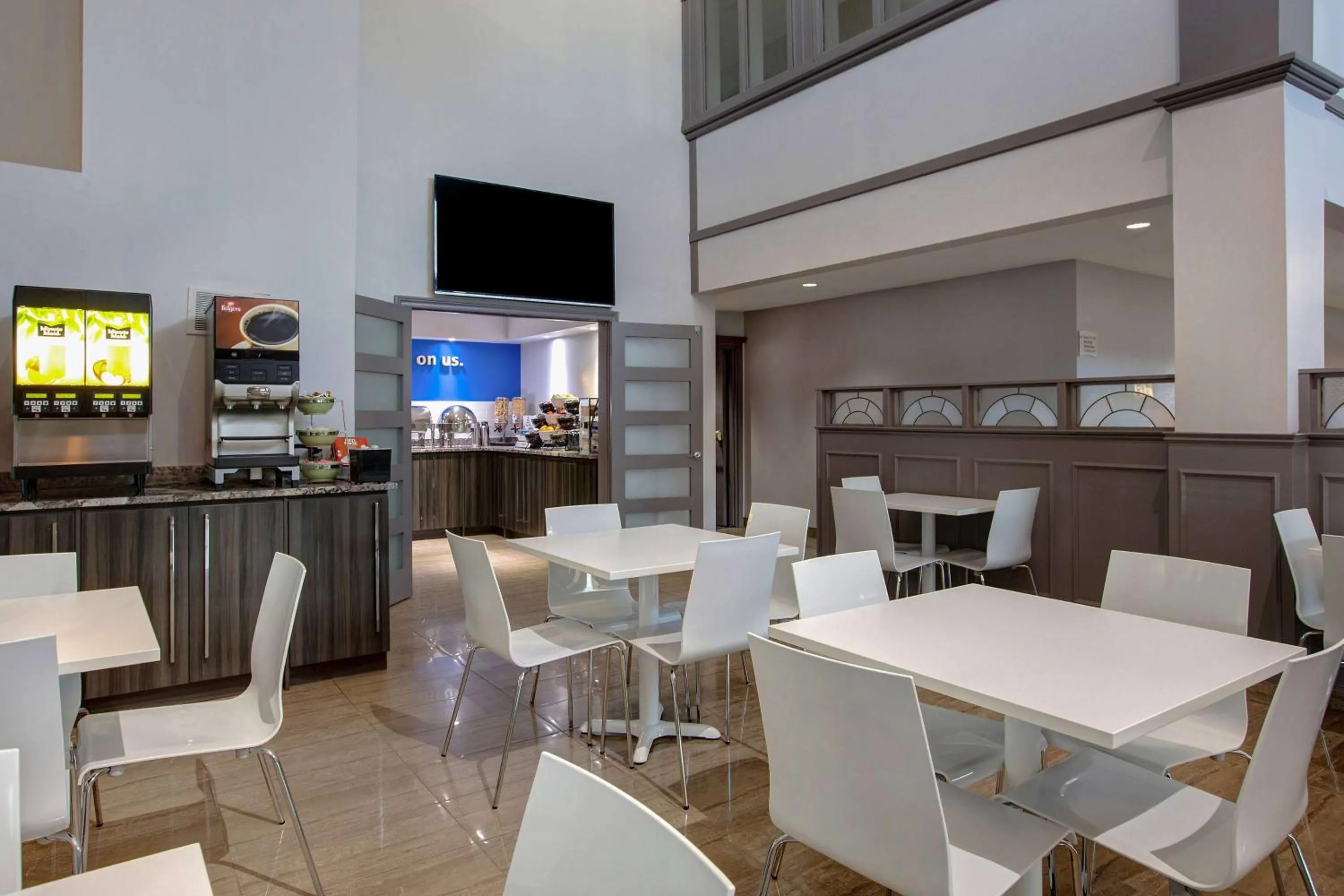 Restaurant/places to eat in Days Inn by Wyndham Barrie