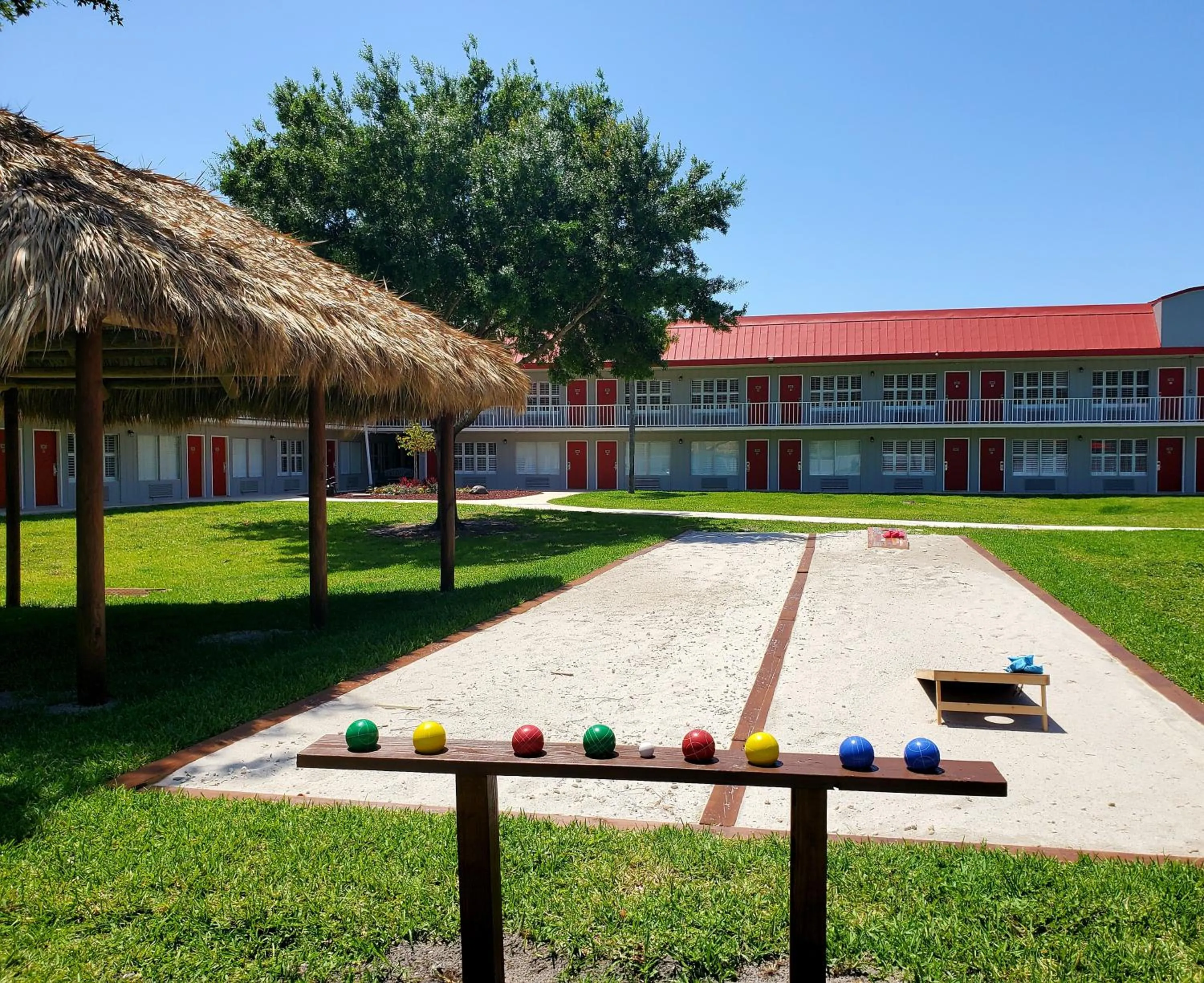 Property building in Vero Beach Inn & Suites Vero Beach I-95