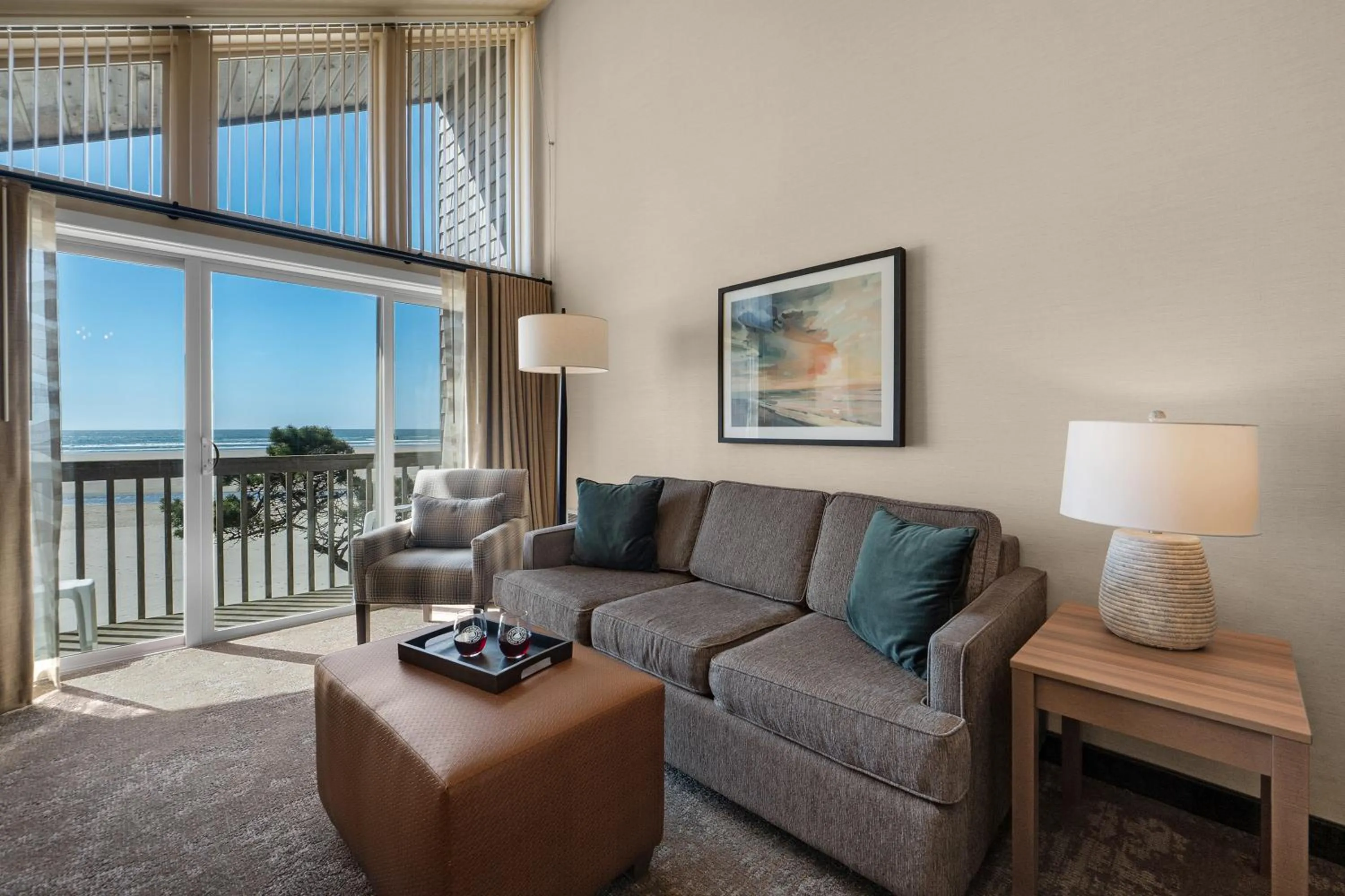 Living room in Schooner's Cove Inn