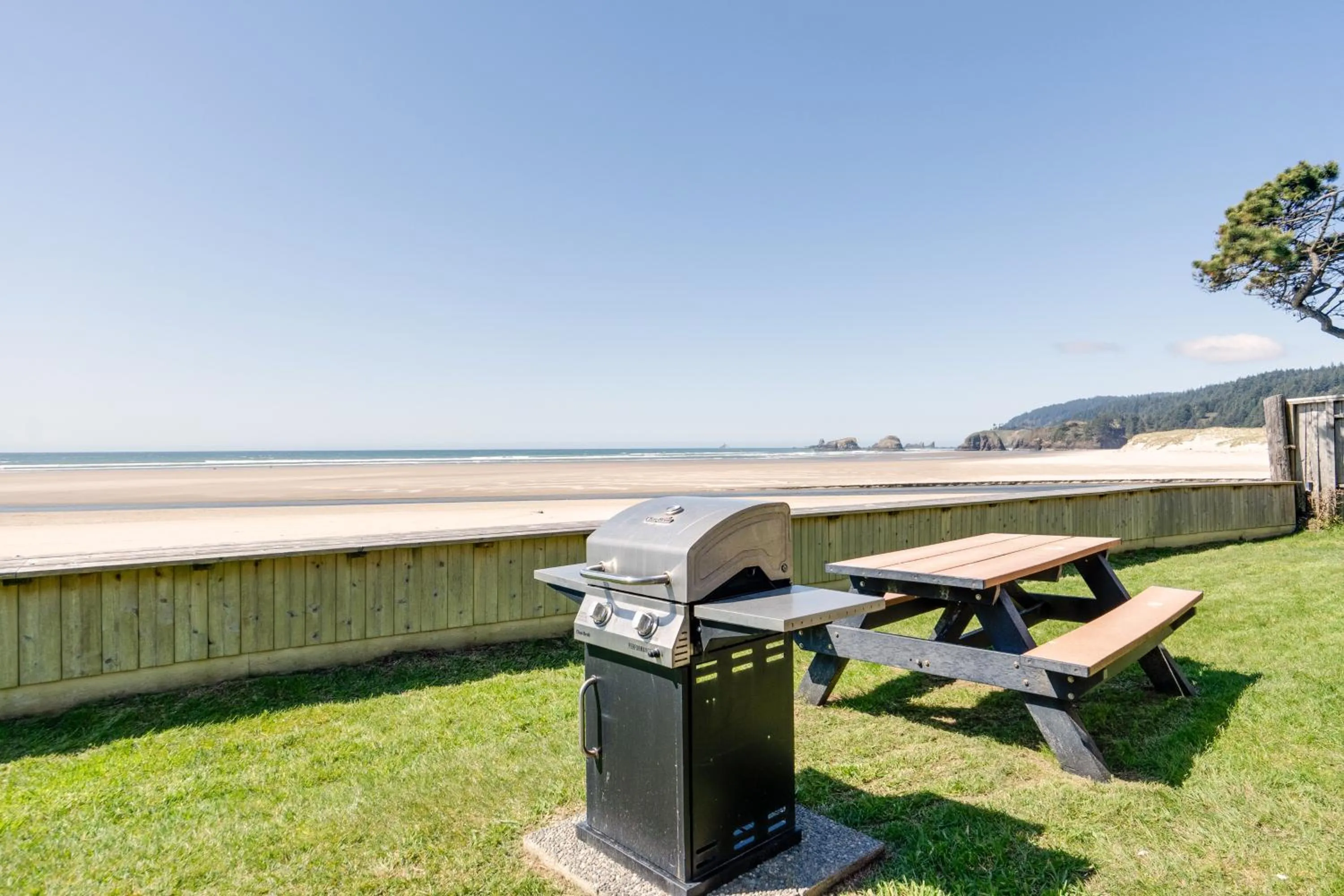 BBQ facilities in Schooner's Cove Inn