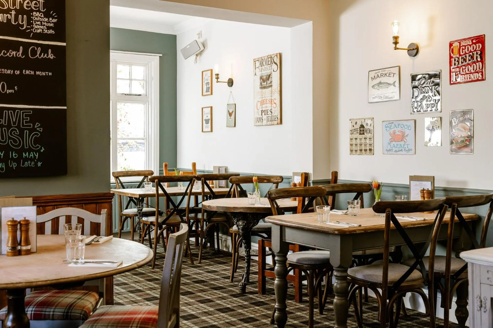 Restaurant/places to eat in The Sun Inn At Hook Norton