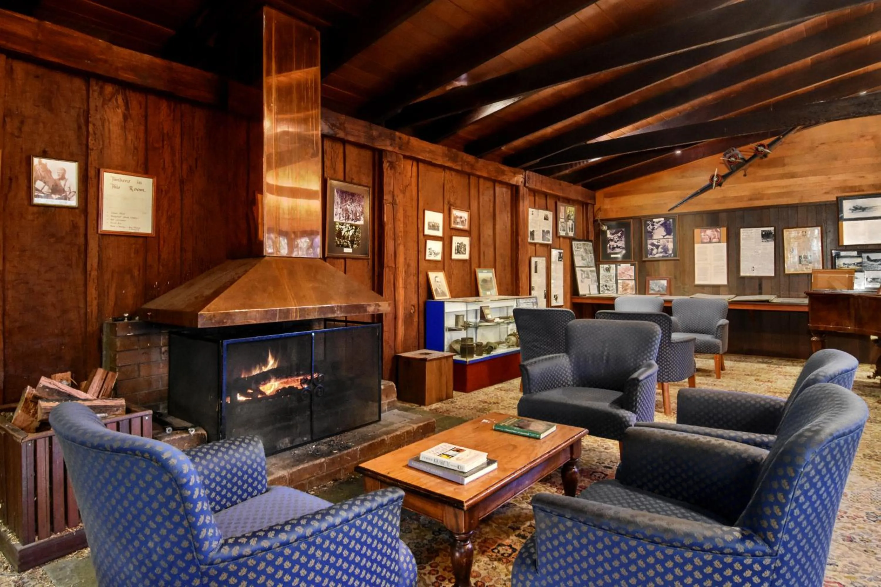 Library in O'Reilly's Rainforest Retreat