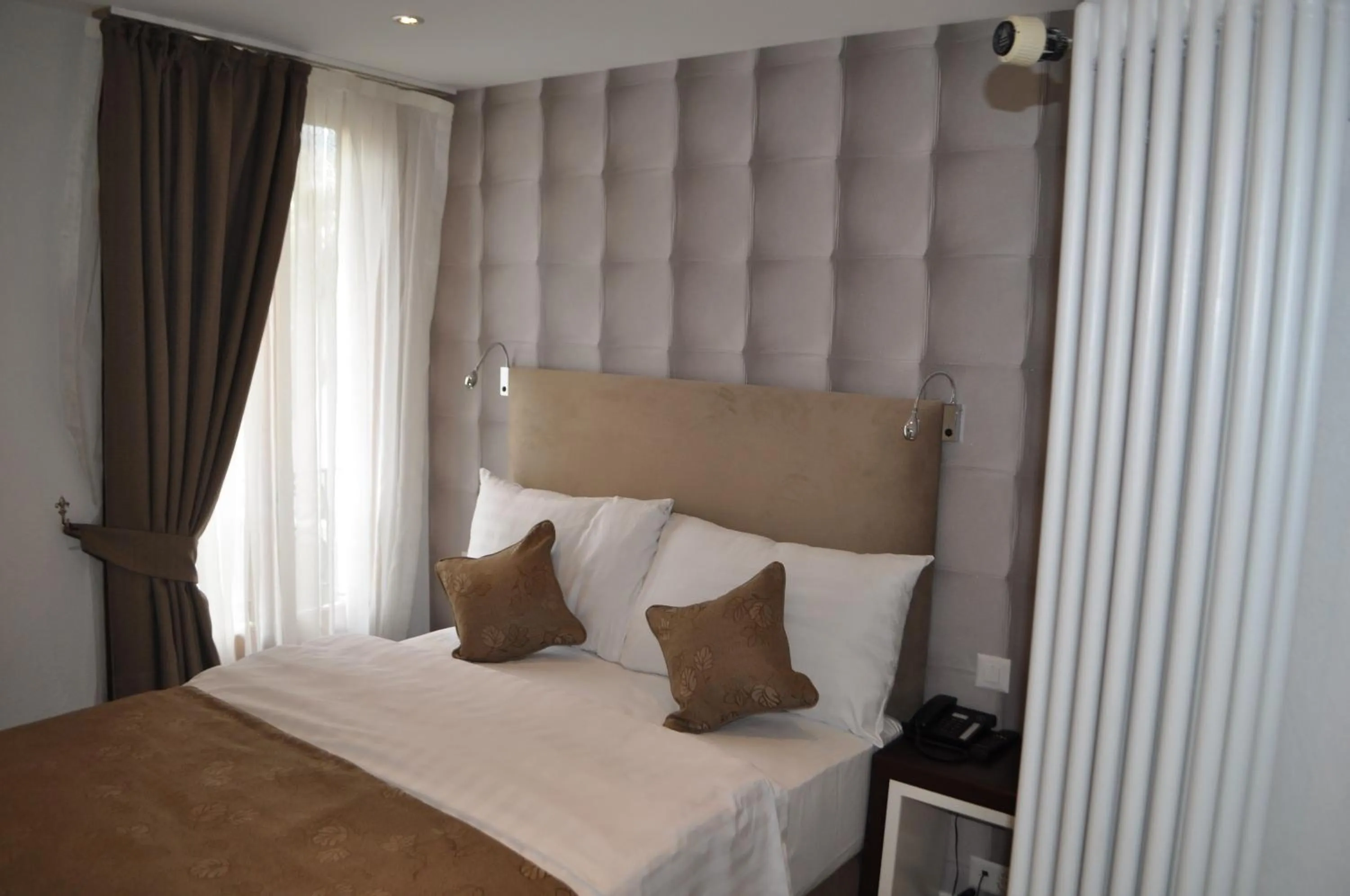 Bed in Hotel de Savoie