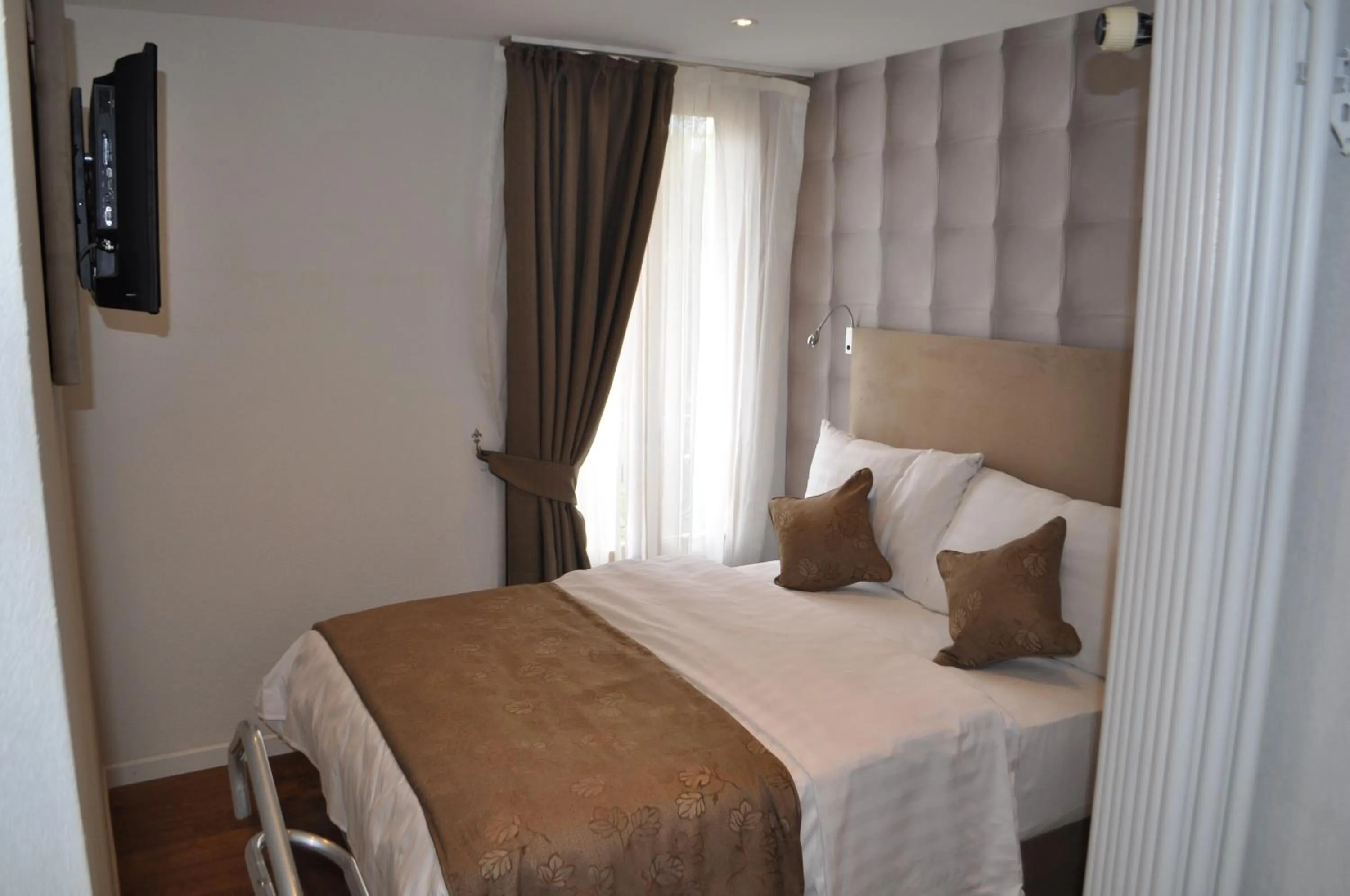 Bed in Hotel de Savoie