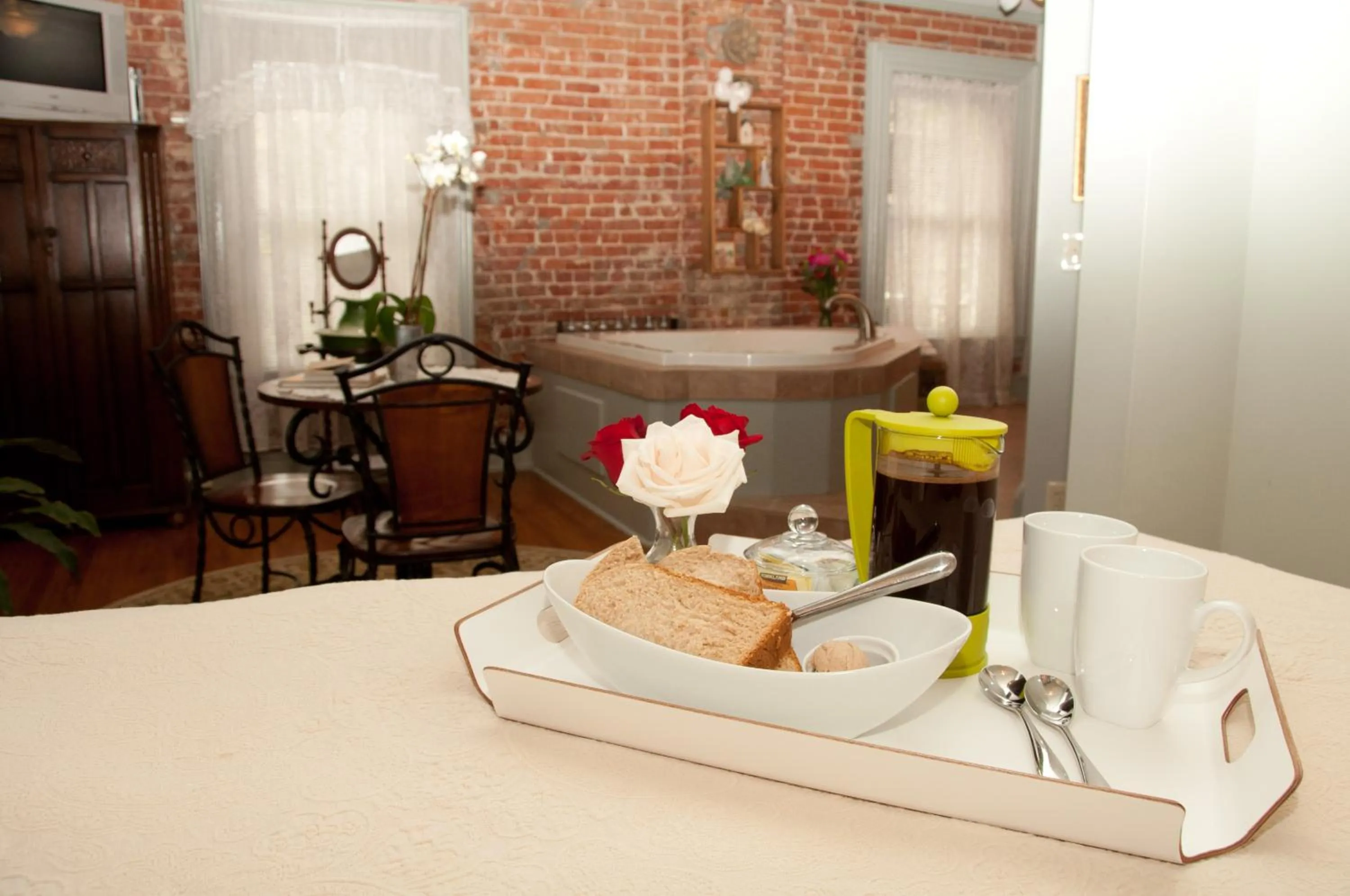 Photo of the whole room in Main Street Inn