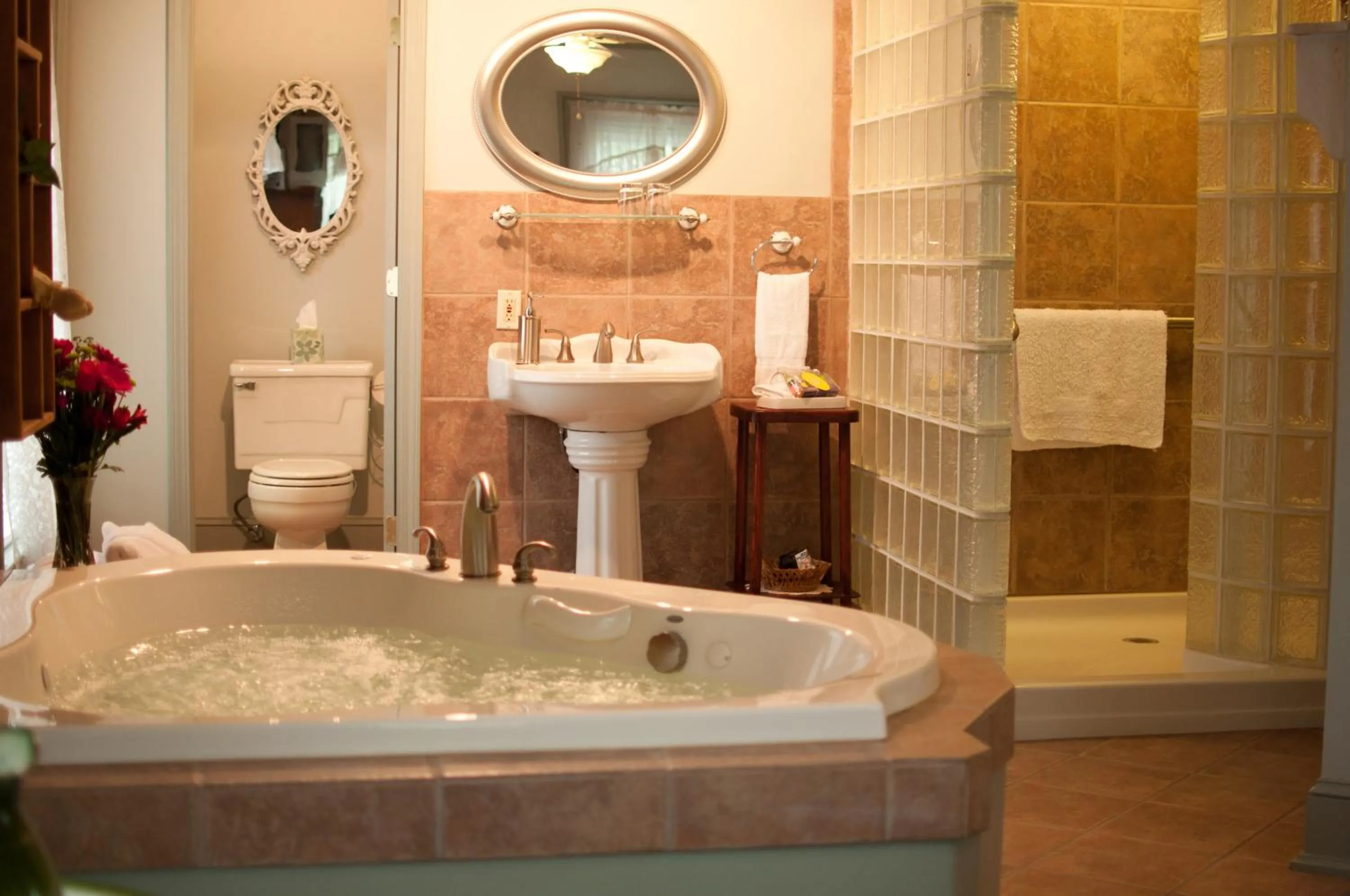 Photo of the whole room in Main Street Inn