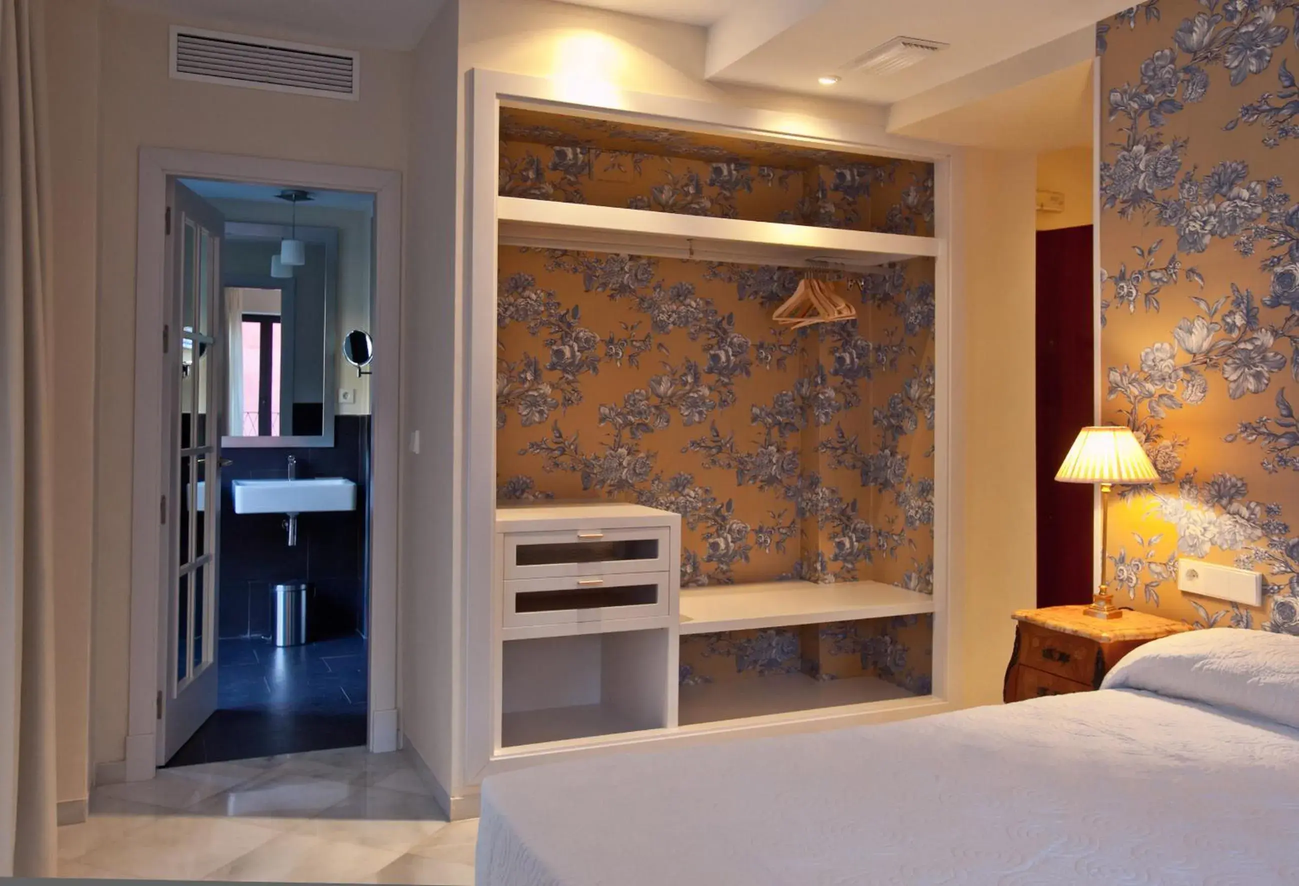 Deluxe Apartment (2 Adults) in Suites Murillo Alcázar Deluxe Apartment (2 Adults) in Suites Murillo Alcázar