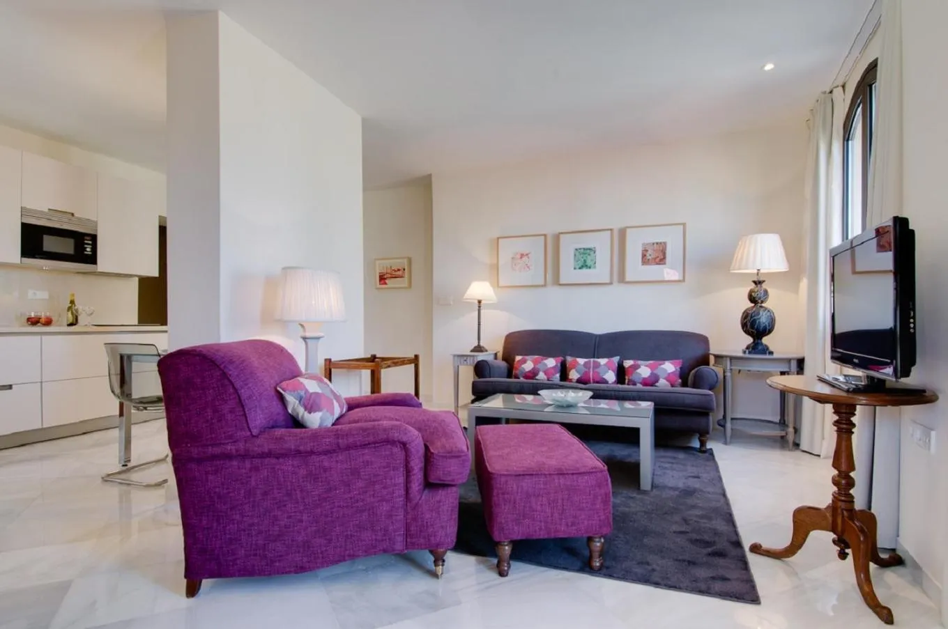 Living room in Suites Murillo Alcázar