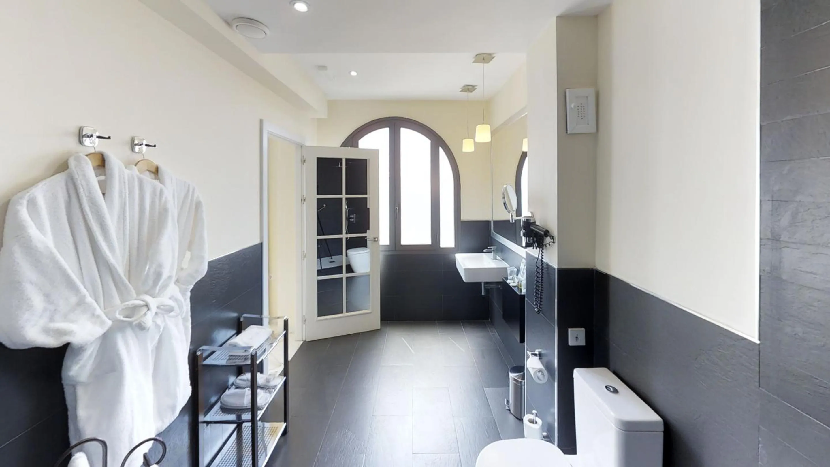 Bathroom in Suites Murillo Alcázar