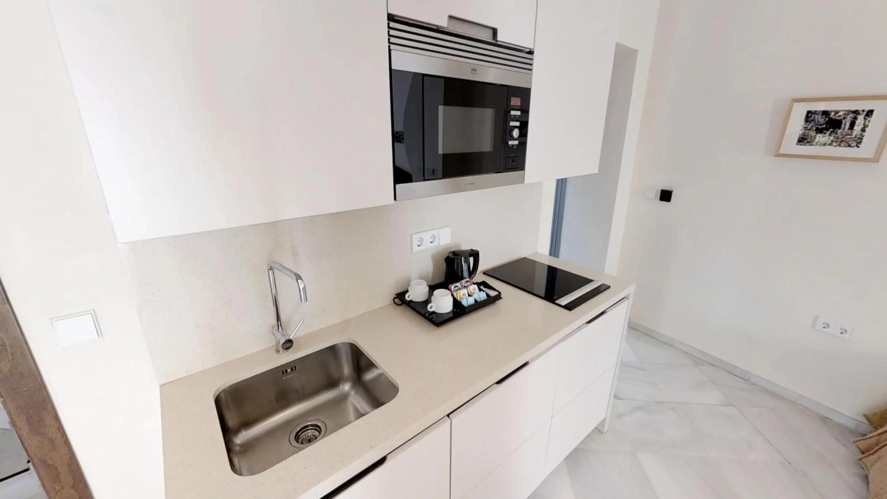 Coffee/tea facilities in Suites Murillo Alcázar