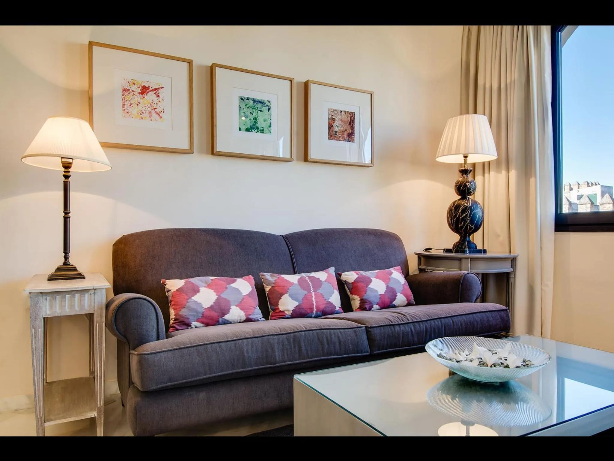 Seating area in Suites Murillo Alcázar