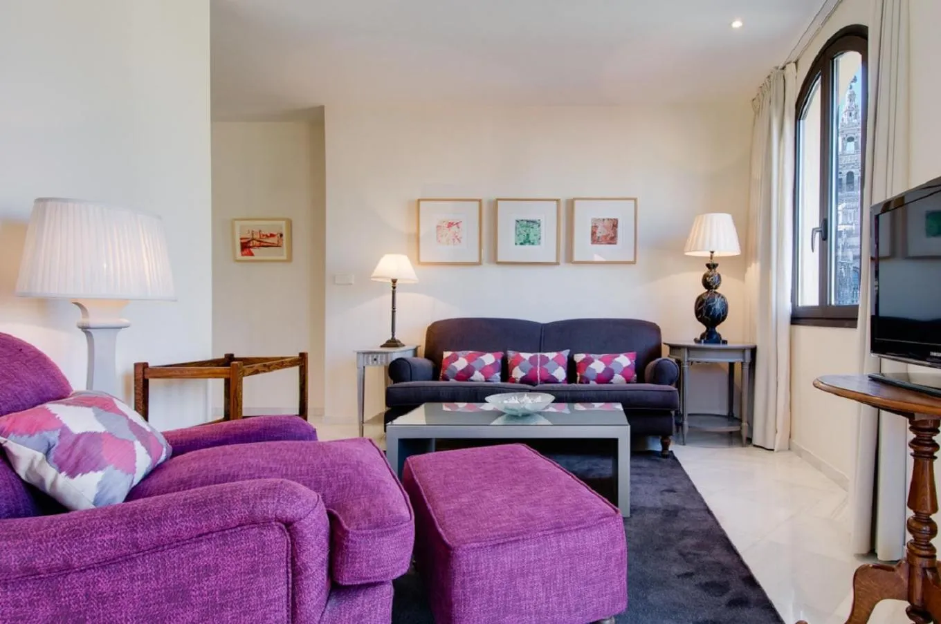 Living room in Suites Murillo Alcázar