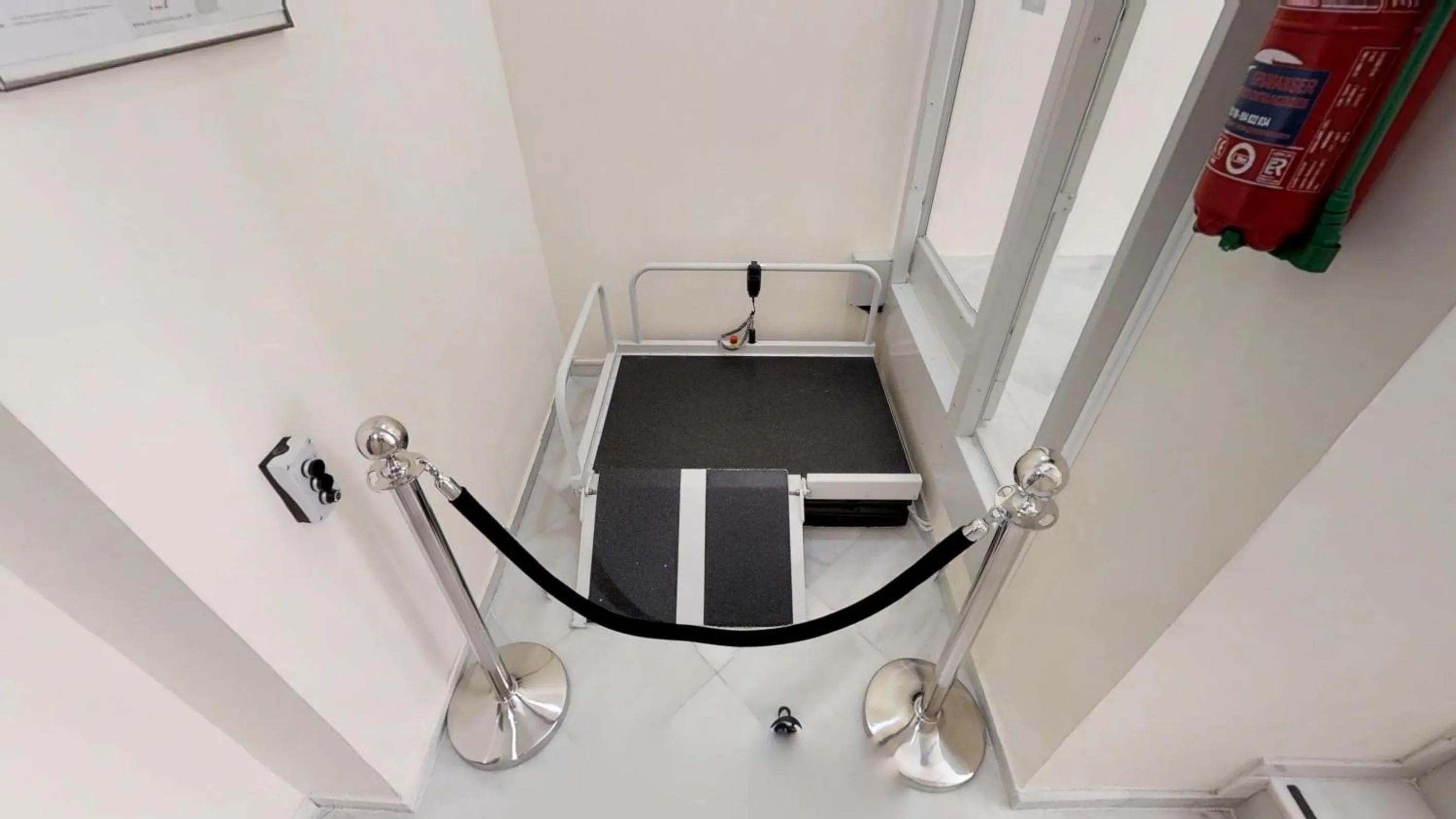 Facility for disabled guests in Suites Murillo Alcázar