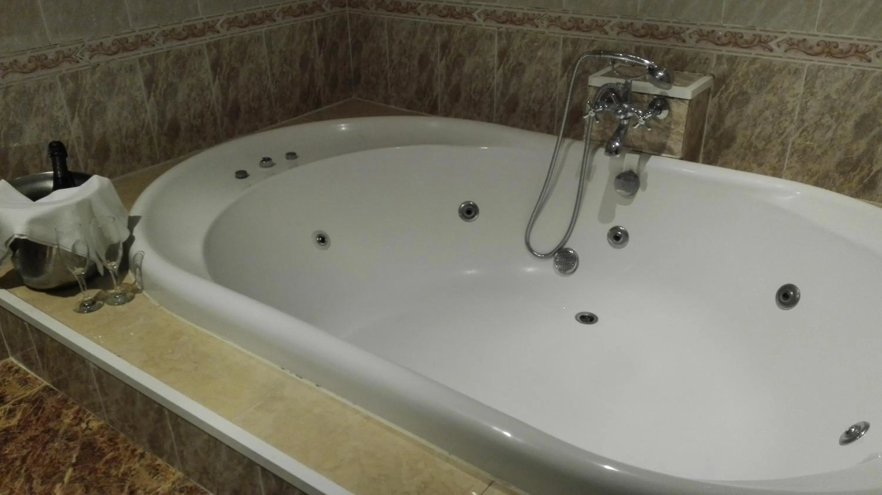 Hot Tub in Hostal Andrés