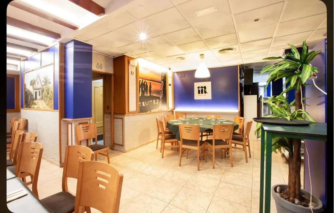 Restaurant/places to eat in Hostal Andrés