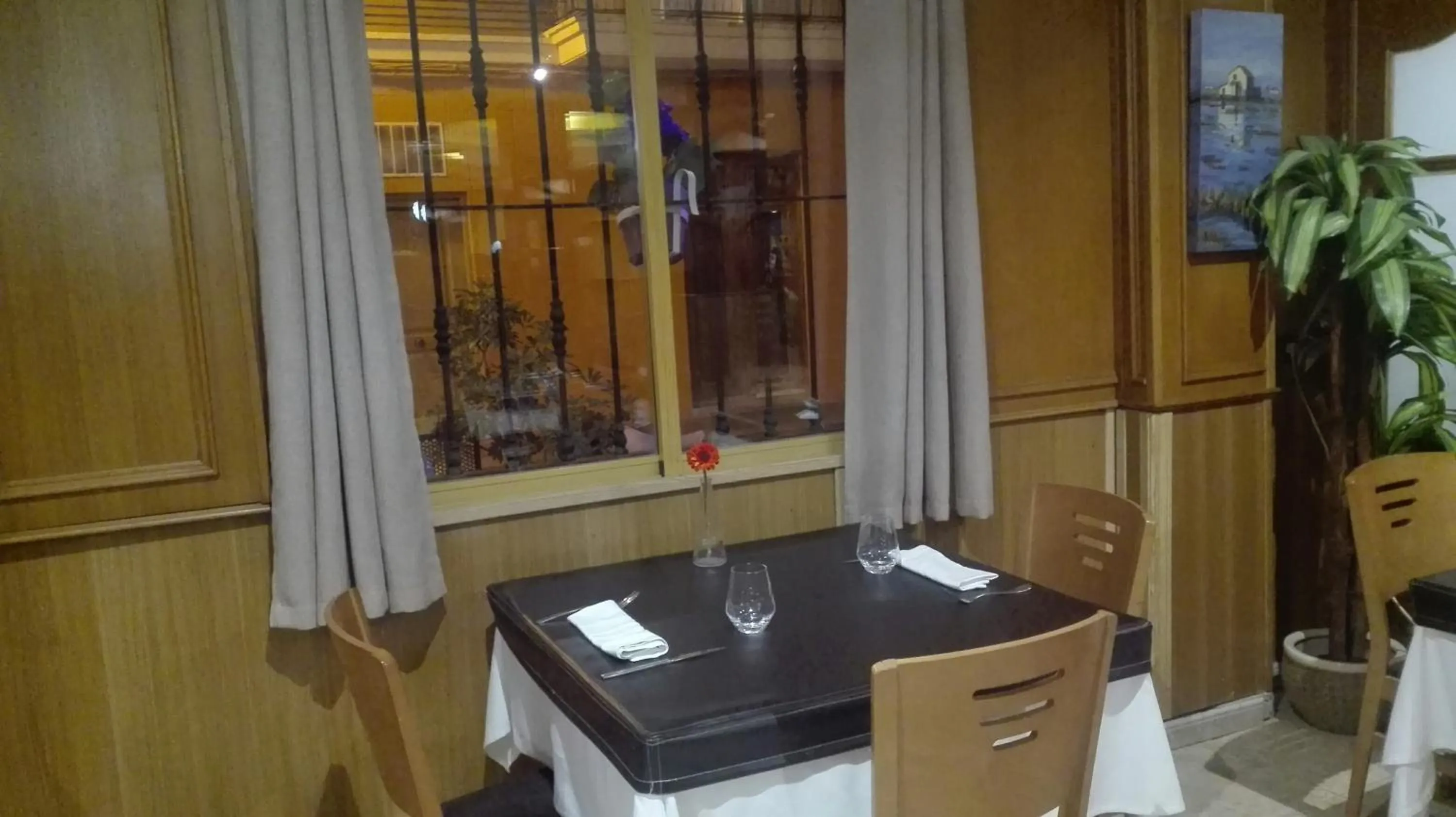 Restaurant/places to eat in Hostal Andrés