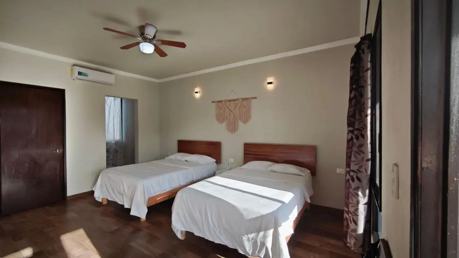 Superior Twin Room in Hotel & Hostal 230 Superior Twin Room in Hotel & Hostal 230