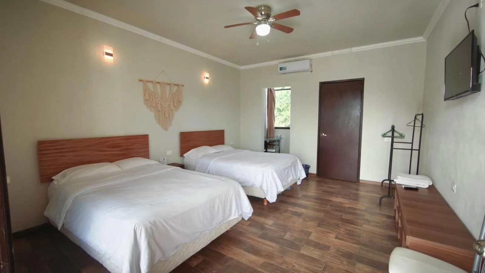 Bed in Hotel & Hostal 230