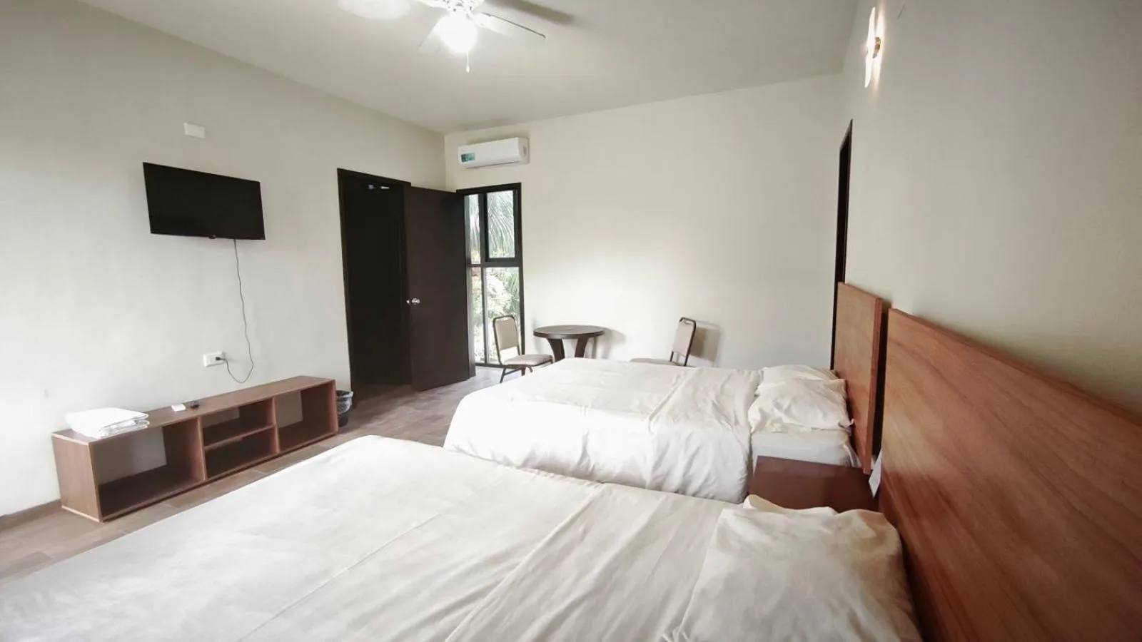 Bed in Hotel & Hostal 230