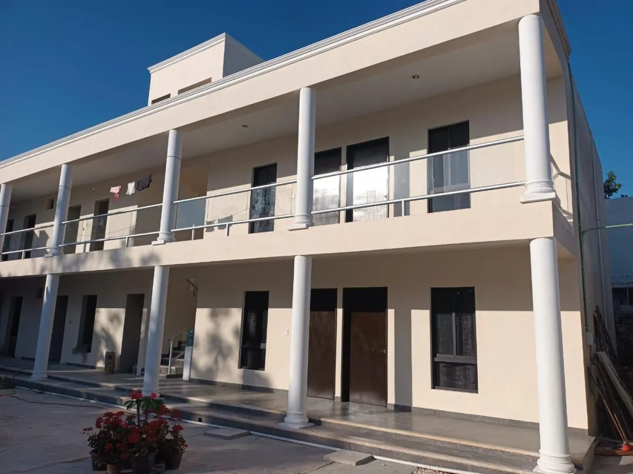 Property building in Hostal 230