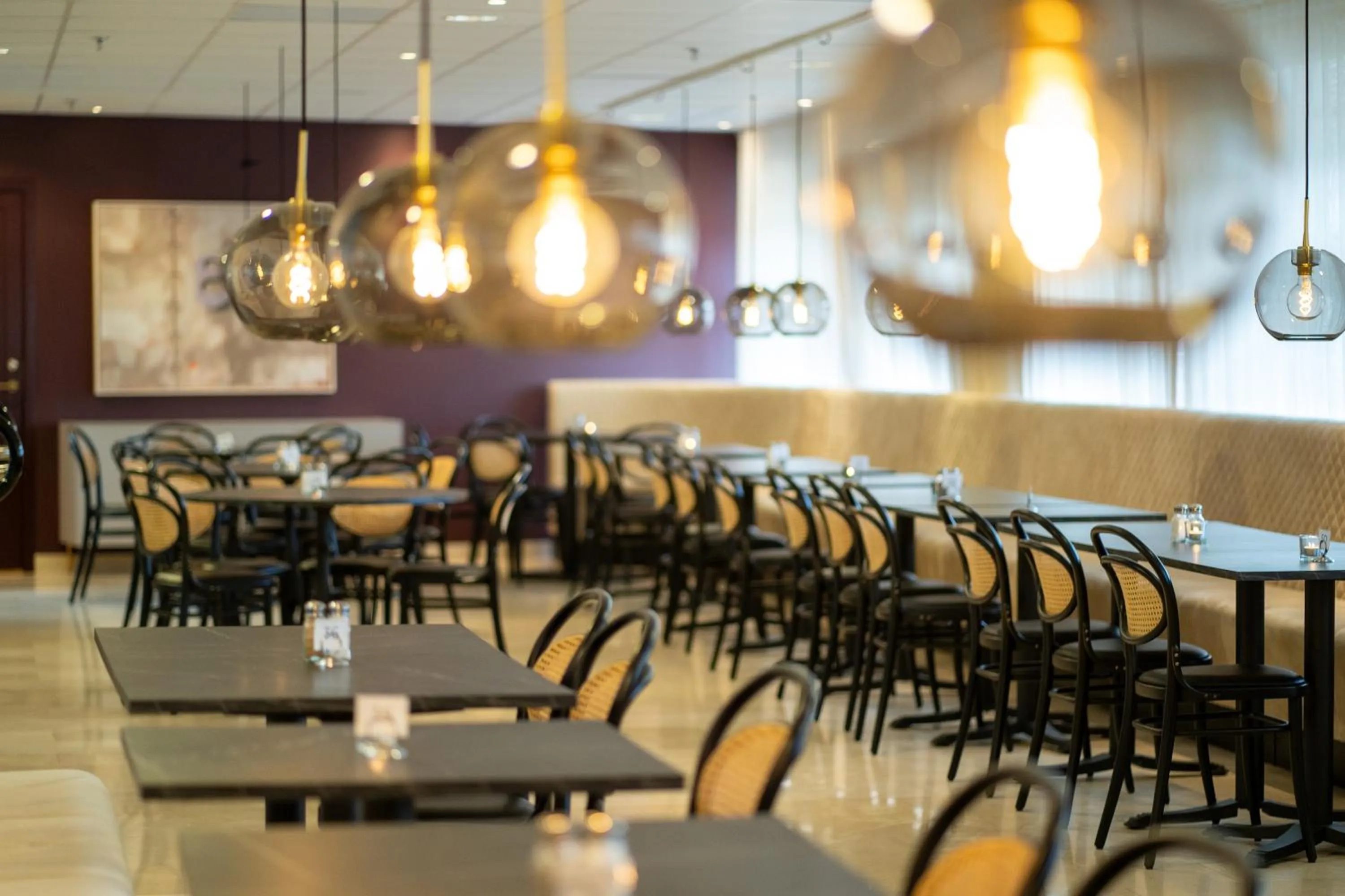 Restaurant/places to eat in Solna Park & Hotel