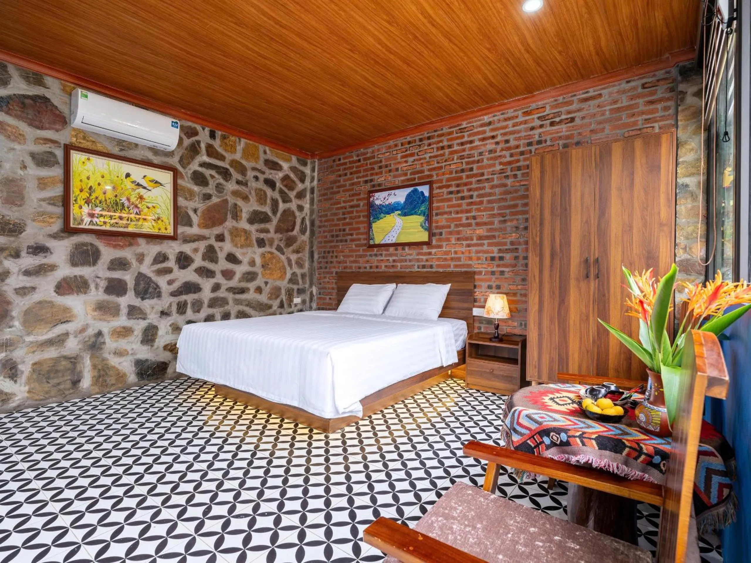 Bed in Cozy Son Hotel