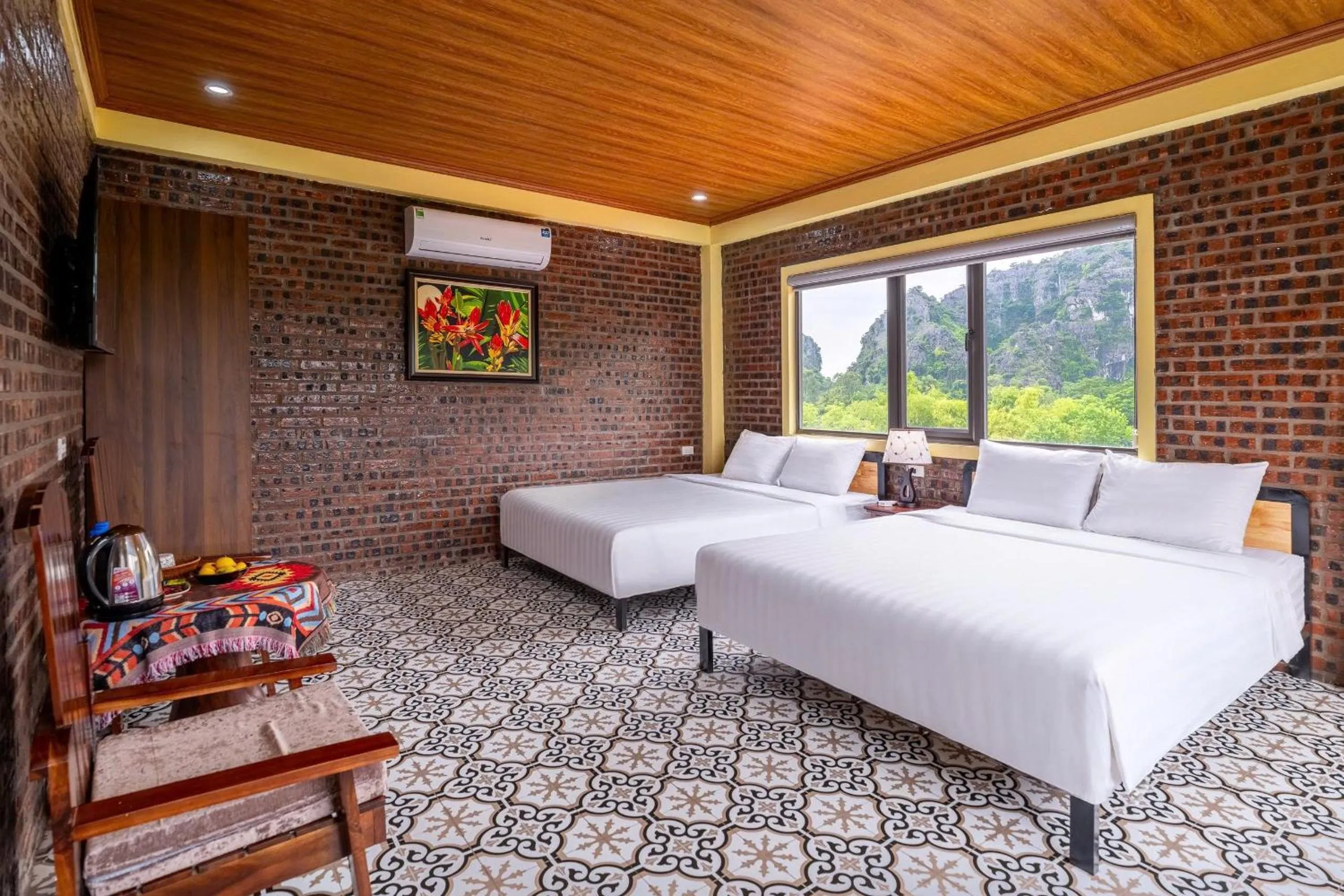 Bed in Cozy Son Hotel