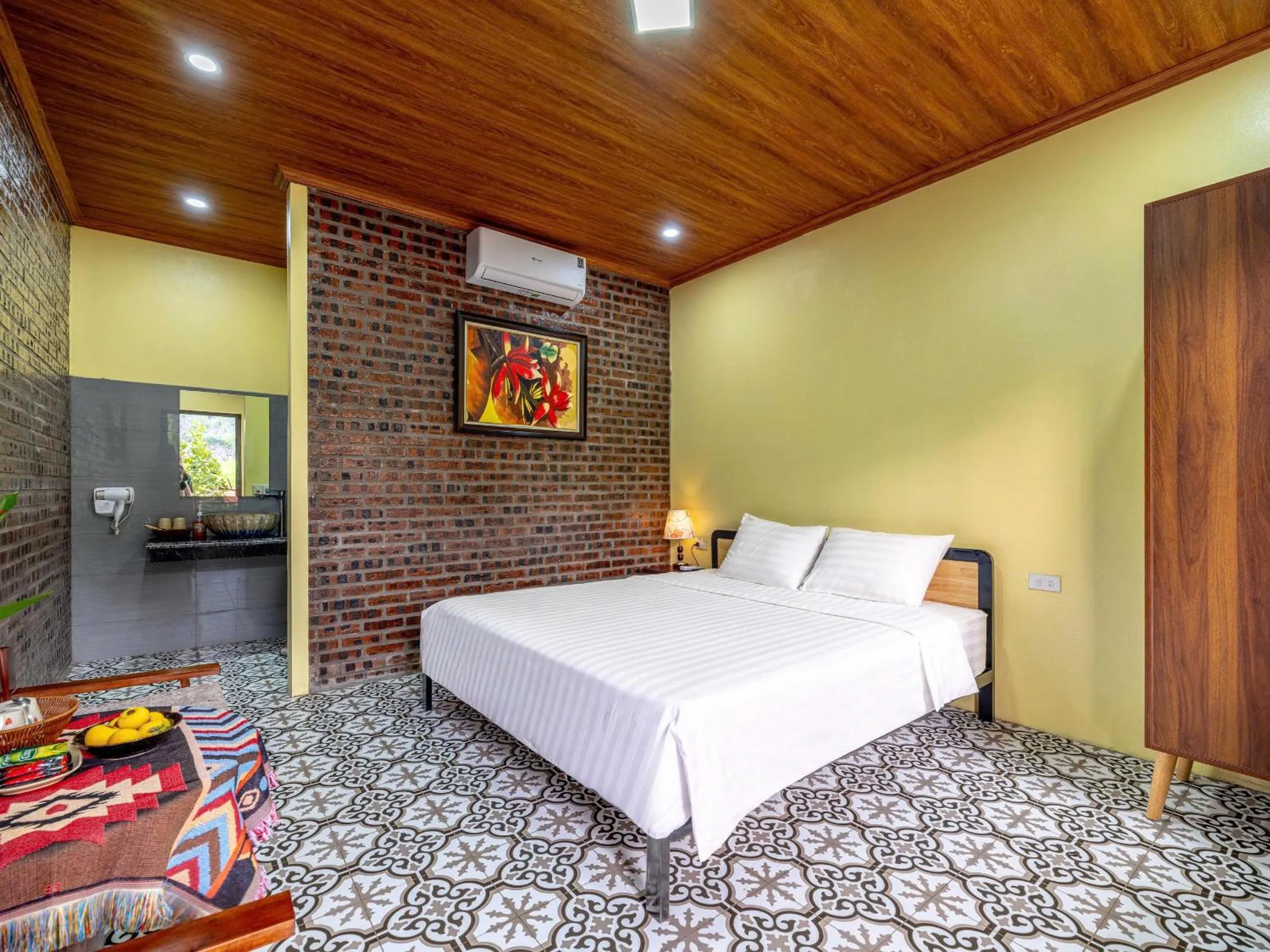 Bed in Cozy Son Hotel