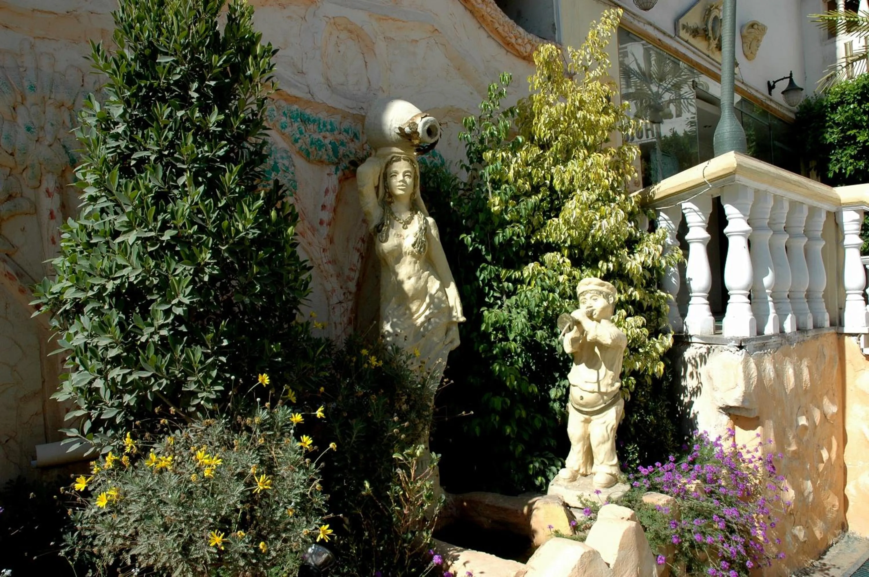 Garden in High way Hotel