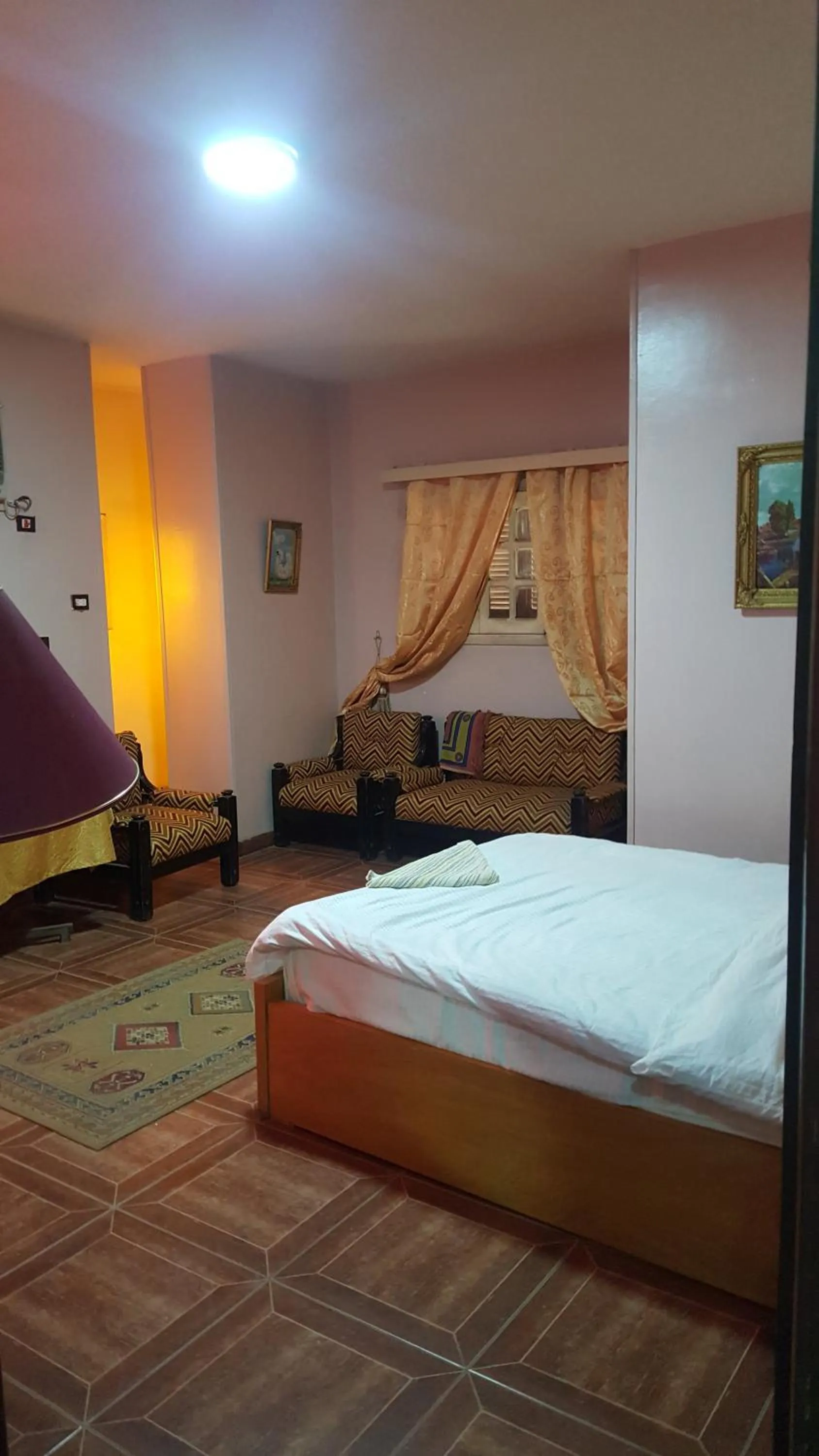 Bedroom, Bed in High way Hotel