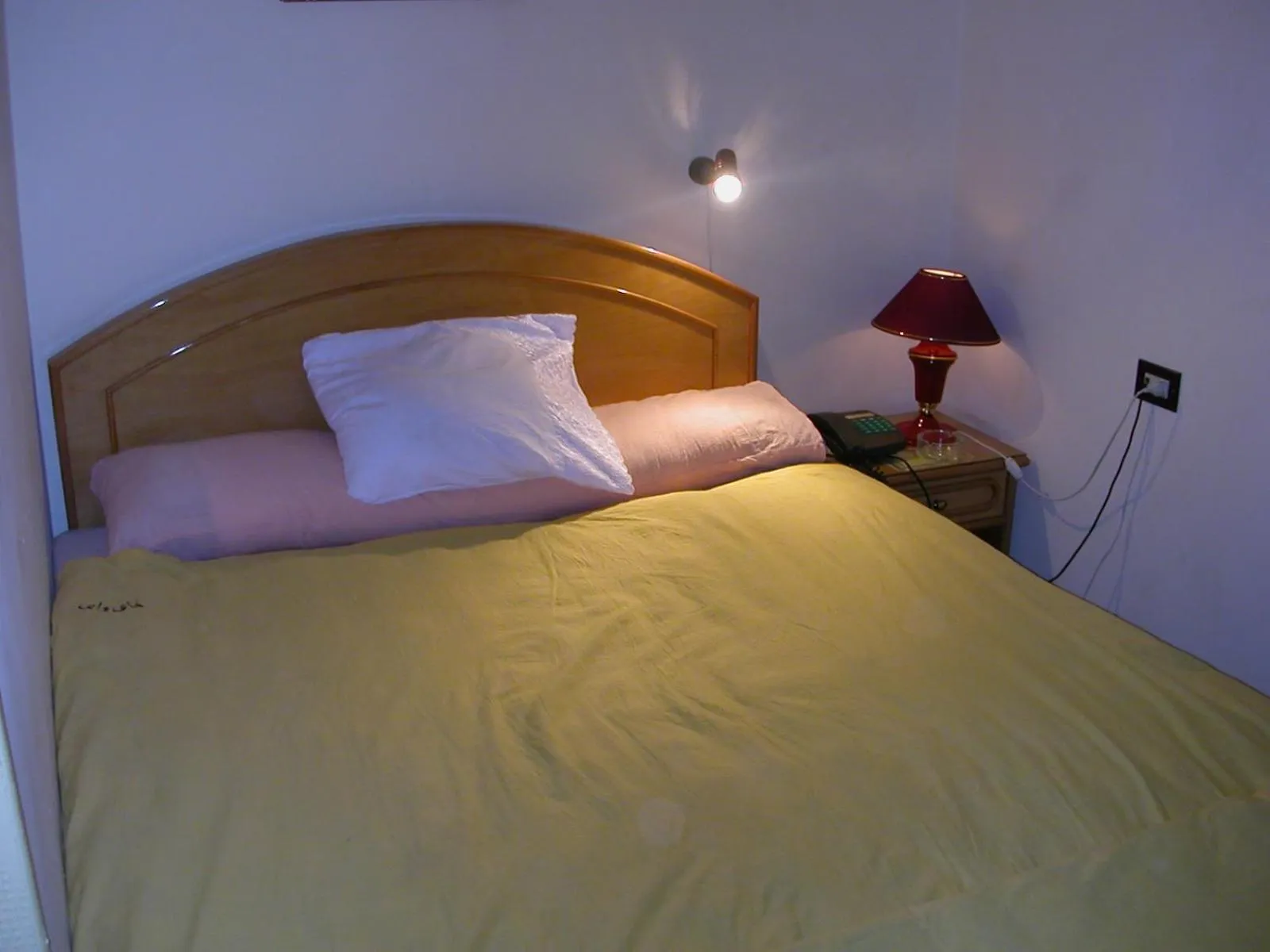 Bedroom, Bed in High way Hotel