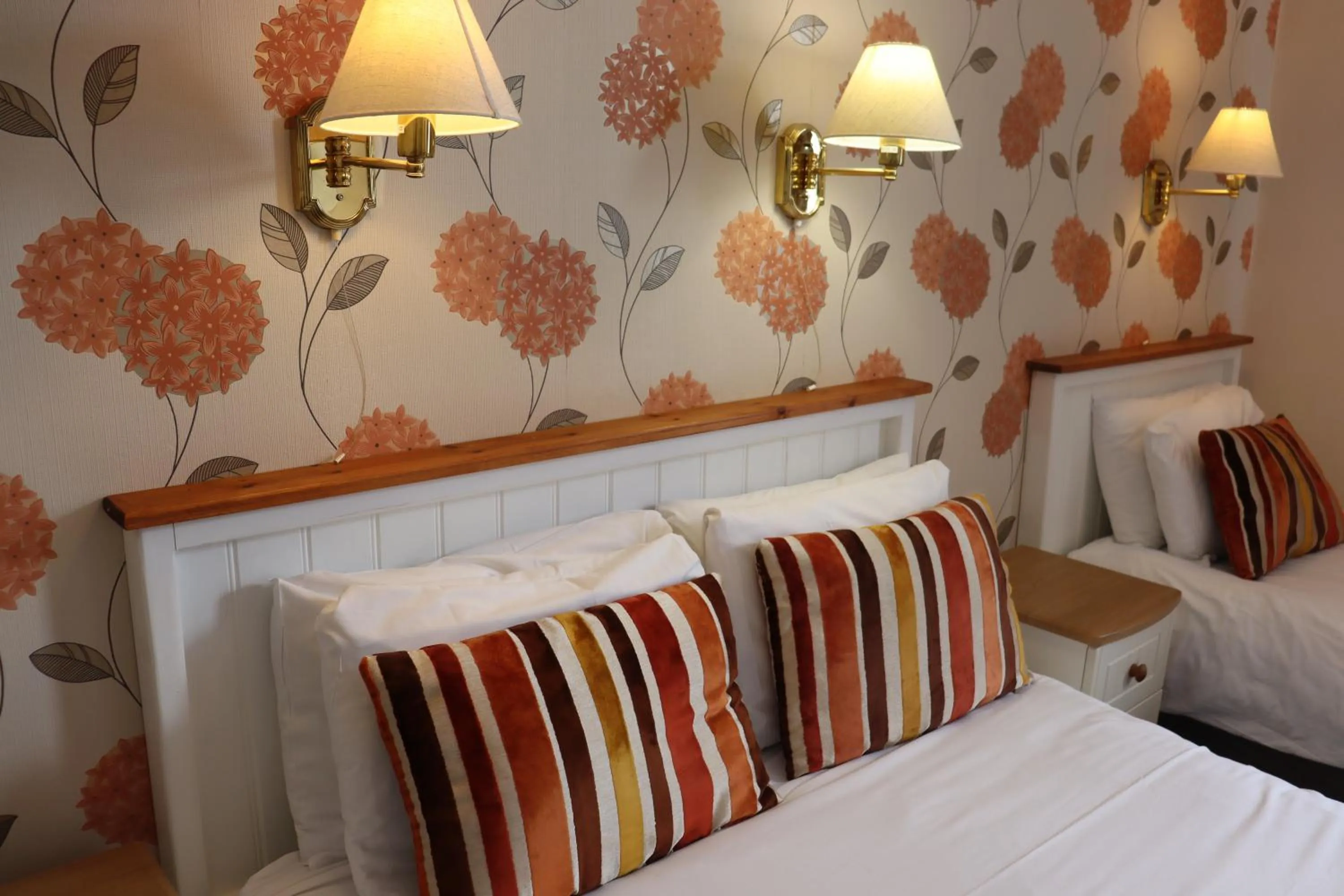 Bed in Lion Hotel & Studio Apartments