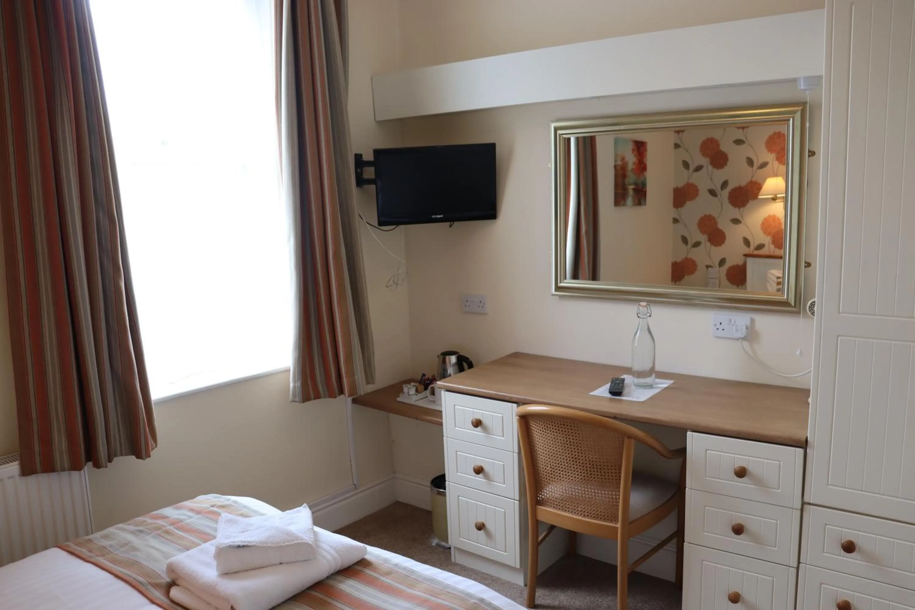 Bed in Lion Hotel & Studio Apartments