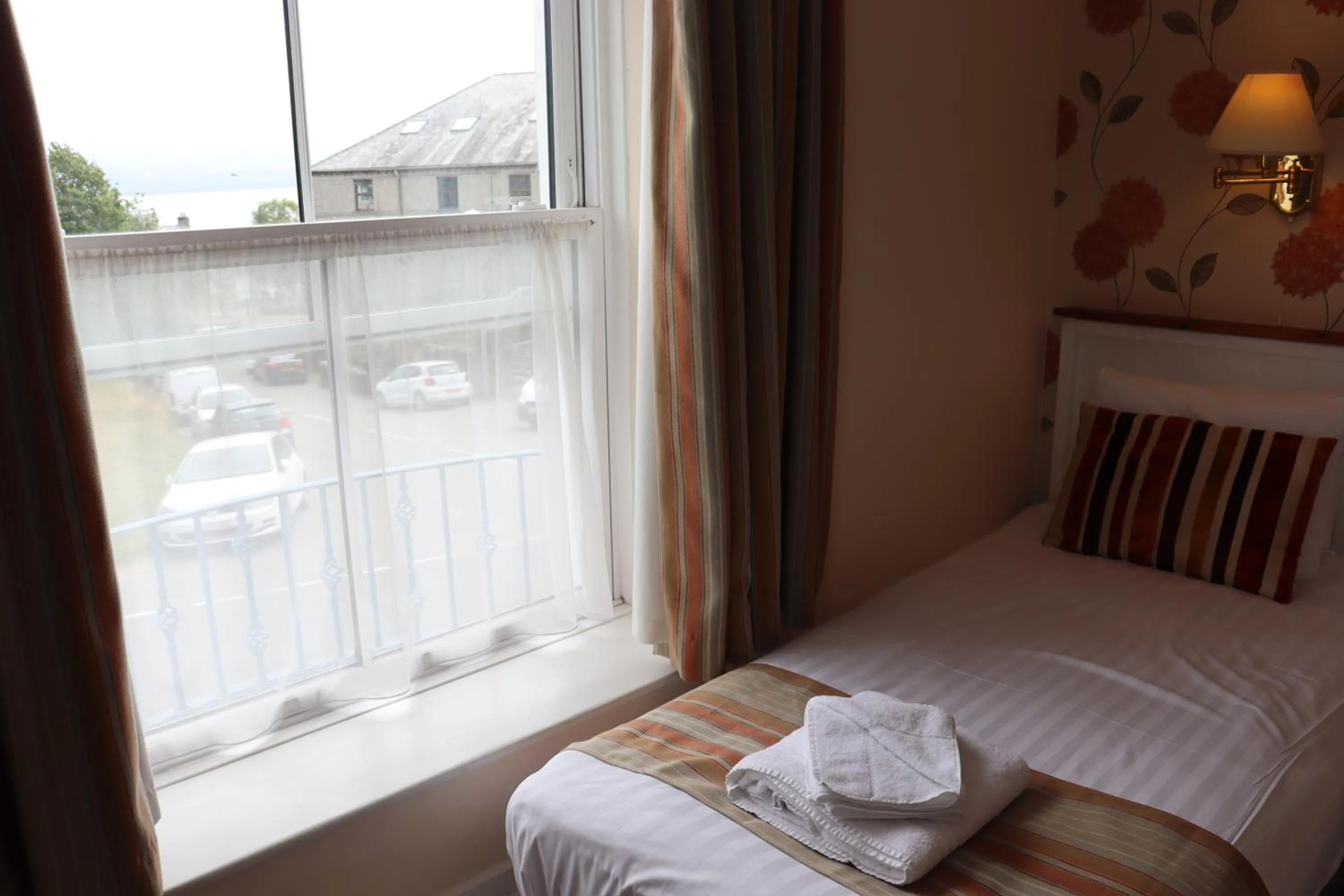 Bed in Lion Hotel & Studio Apartments