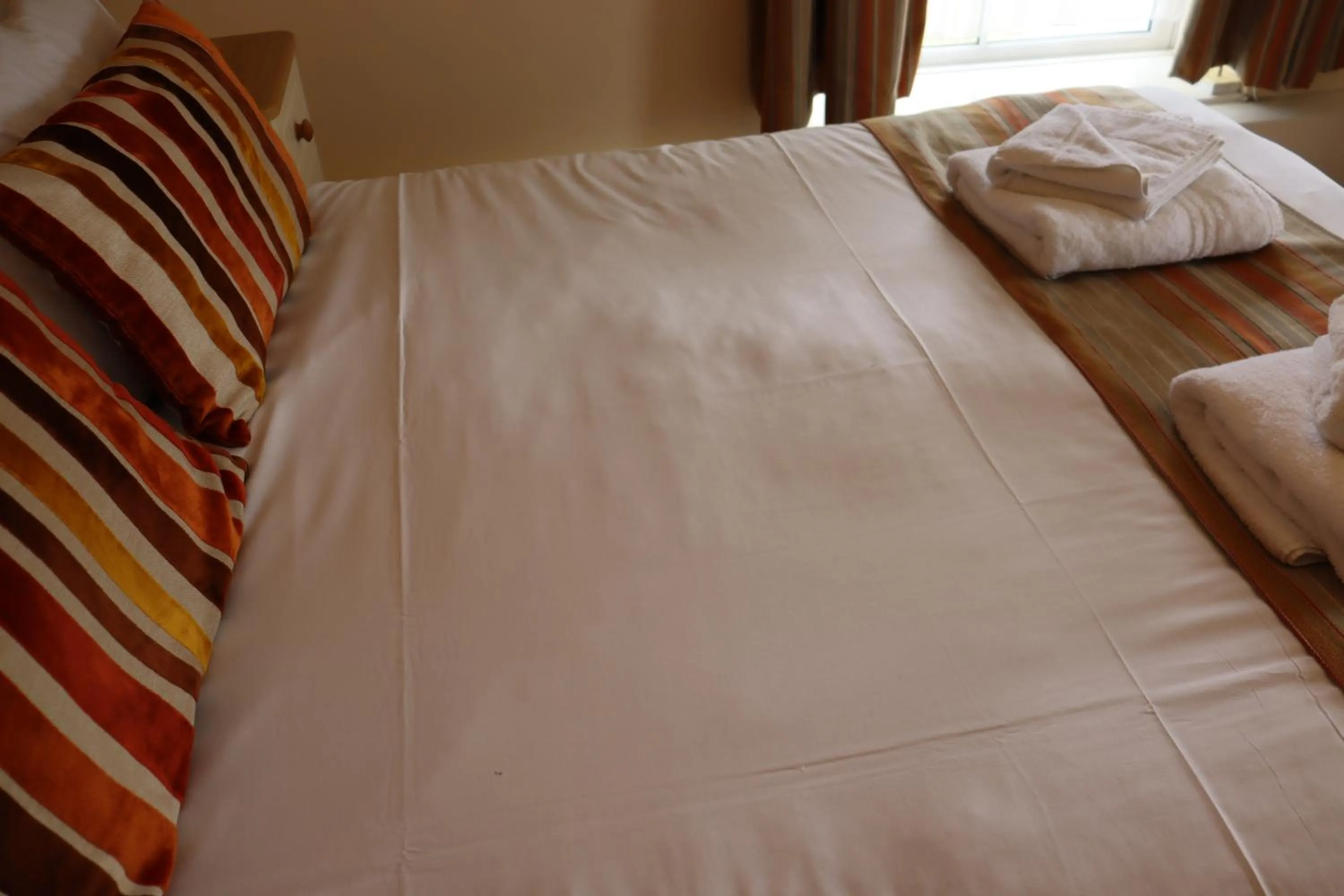 Bed in Lion Hotel & Studio Apartments