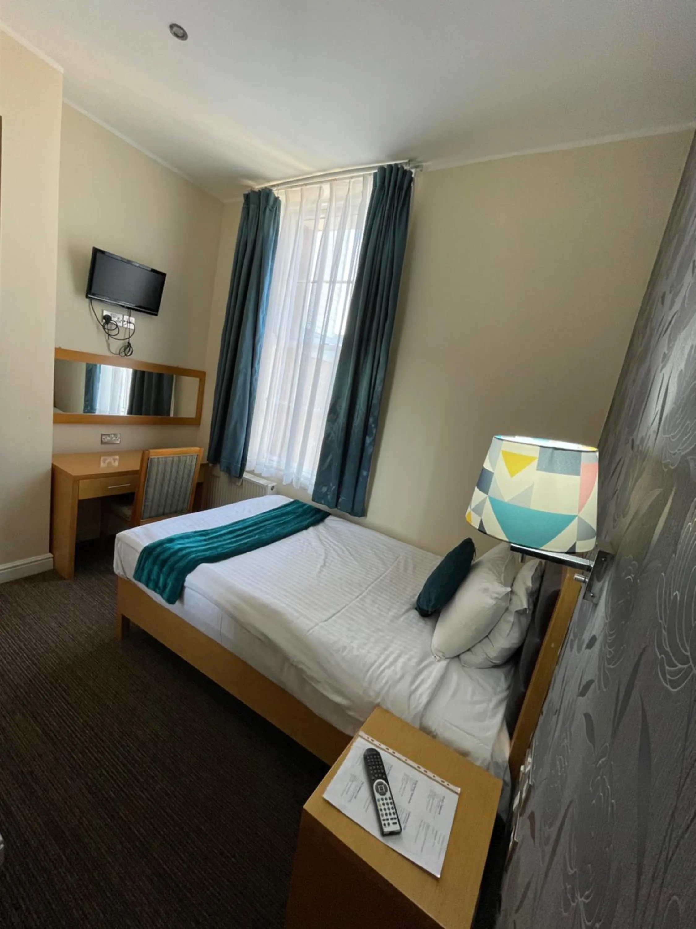 Bed in Iris Hotel Llandudno