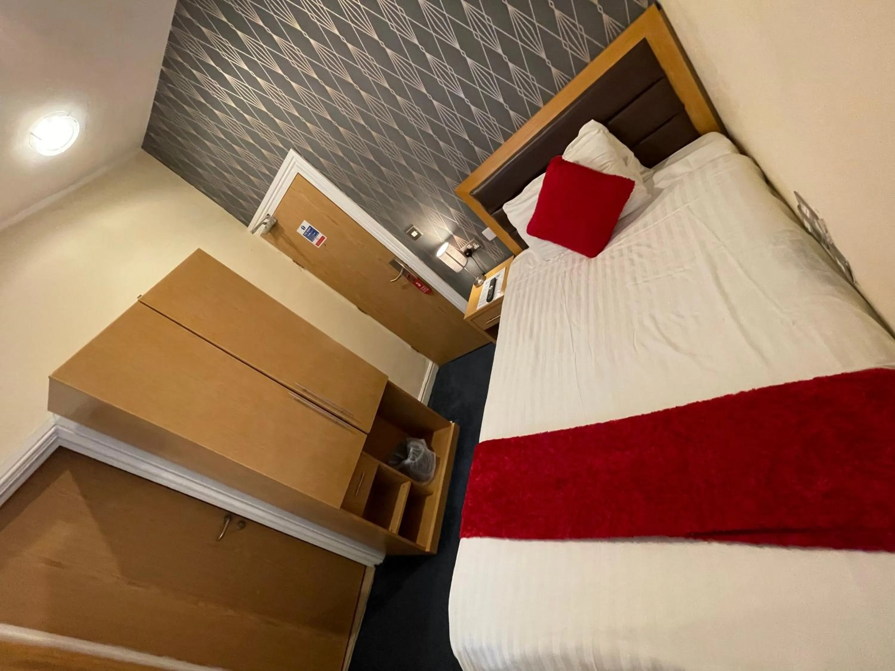 Bed in Iris Hotel Llandudno